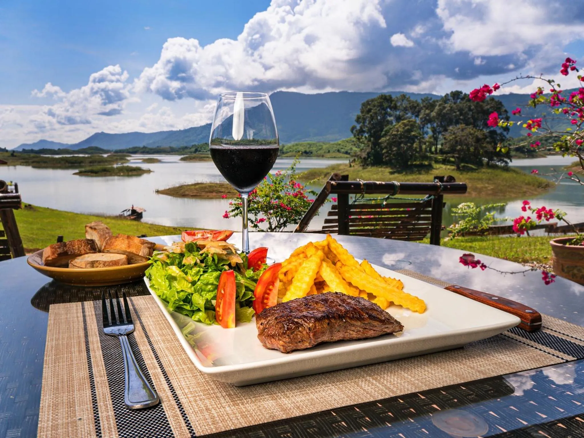 Food and drinks in Green View Resort