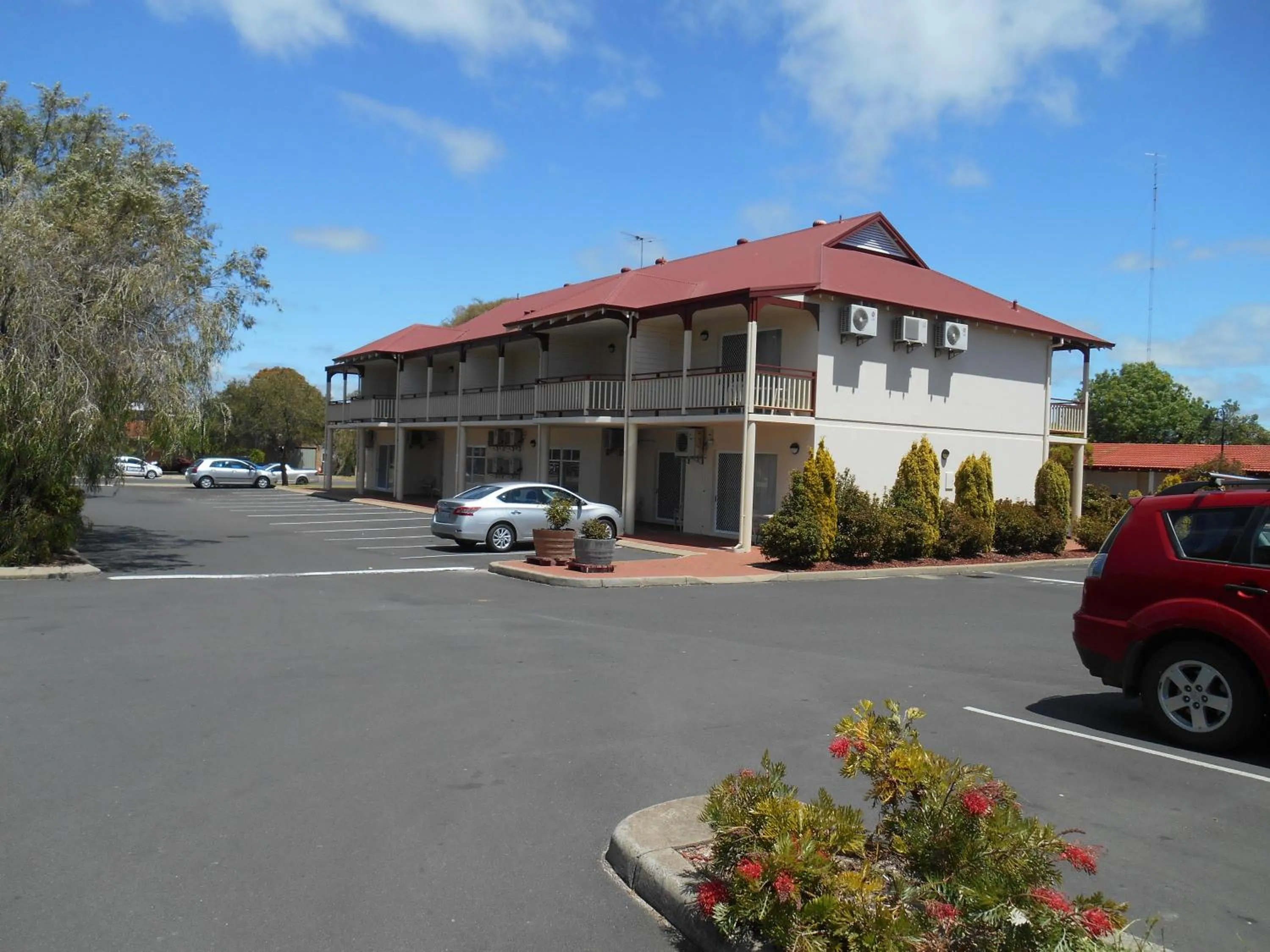 Property building in Esplanade Hotel Busselton