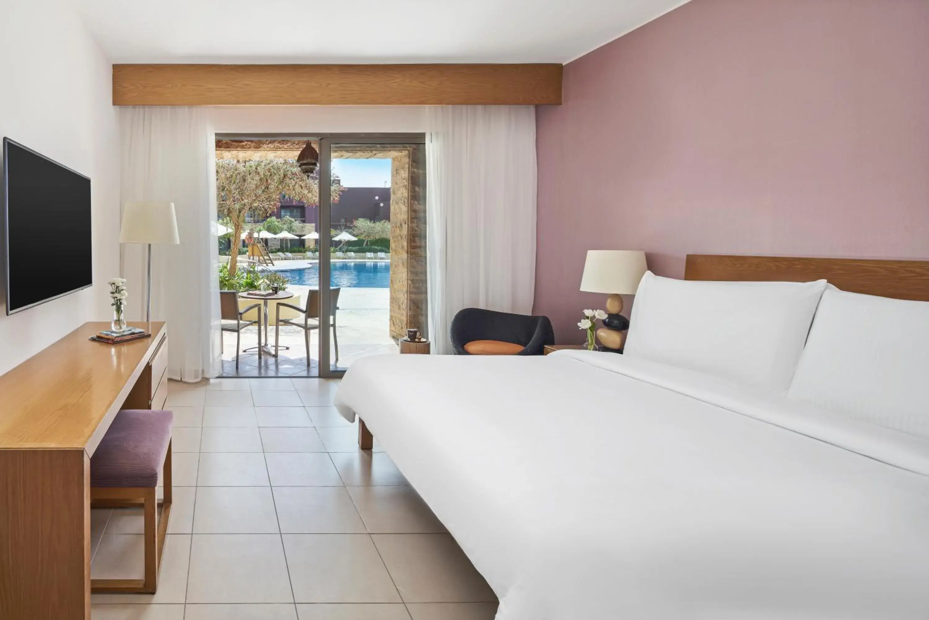 View (from property/room), Bed in Mövenpick Resort & Spa Tala Bay Aqaba View (from property/room), Bed in Mövenpick Resort & Spa Tala Bay Aqaba