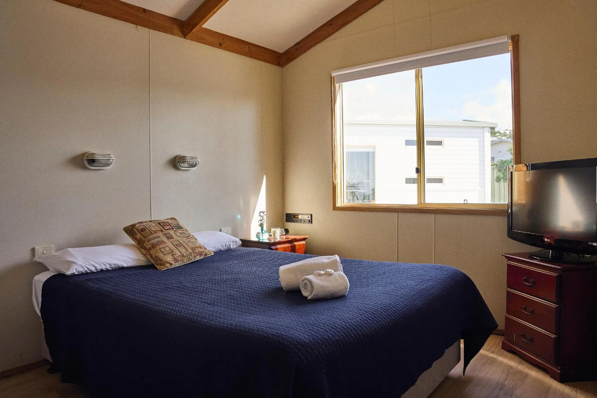 Bed in Mollymook Tourist Park