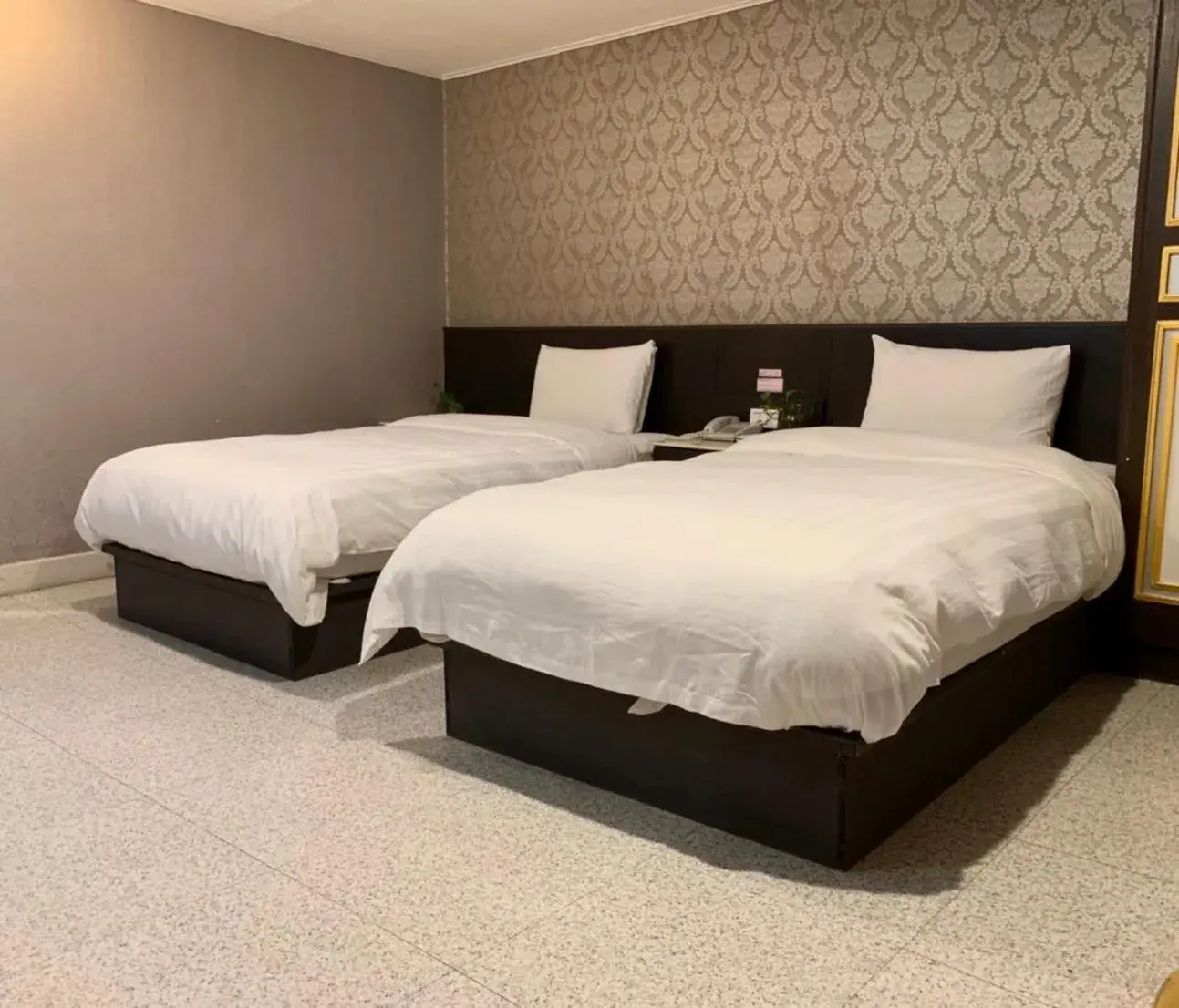 Standard Twin Room in Jing Dian Business Hotel Standard Twin Room in Jing Dian Business Hotel