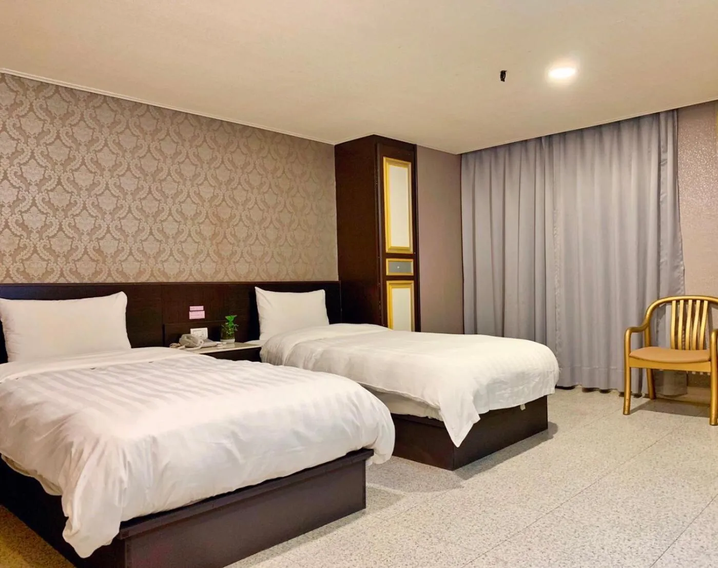 Bed in Jing Dian Business Hotel