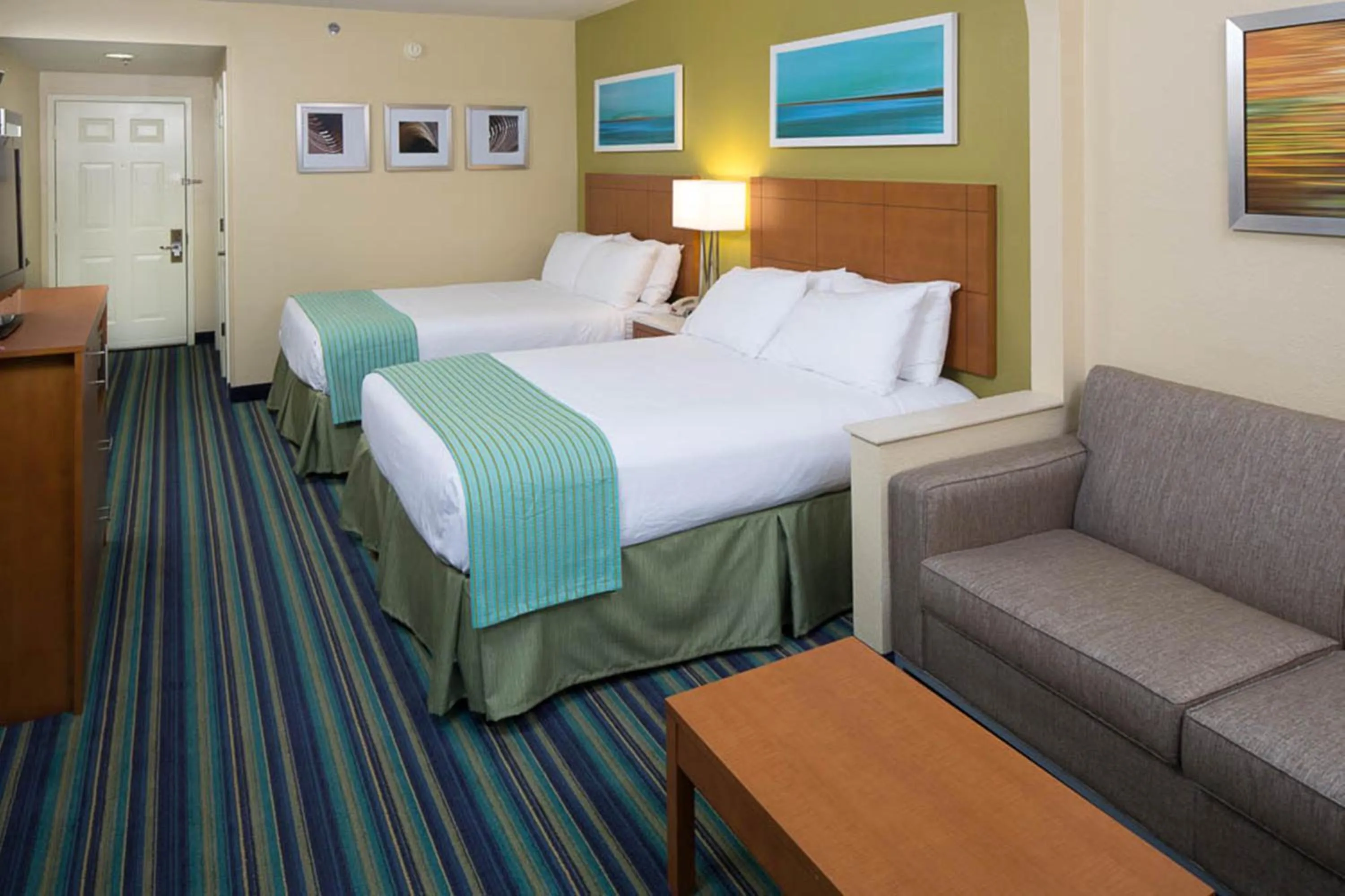 Photo of the whole room, Bed in Holiday Inn Express - Clermont by IHG
