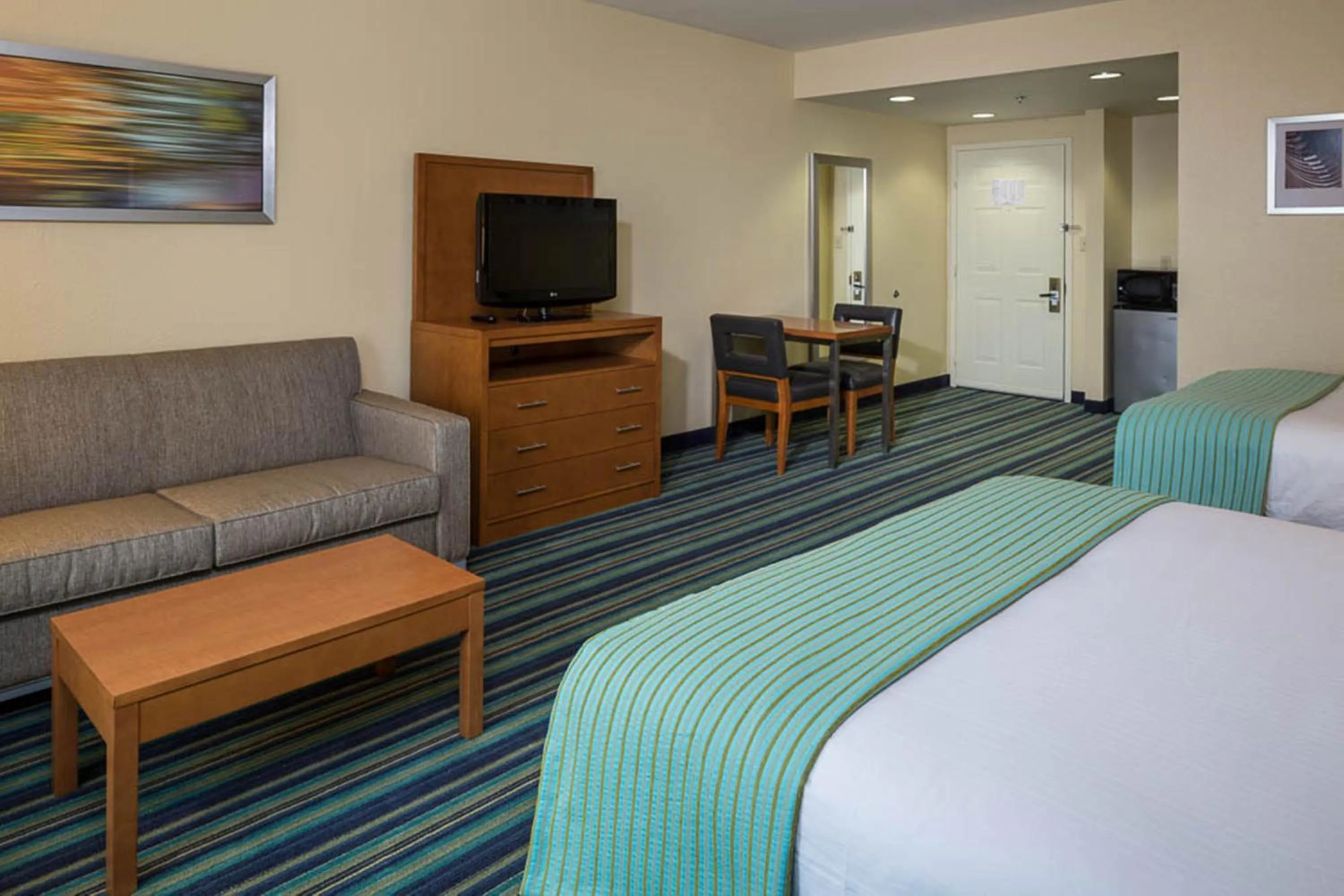Photo of the whole room, Bed in Holiday Inn Express - Clermont by IHG