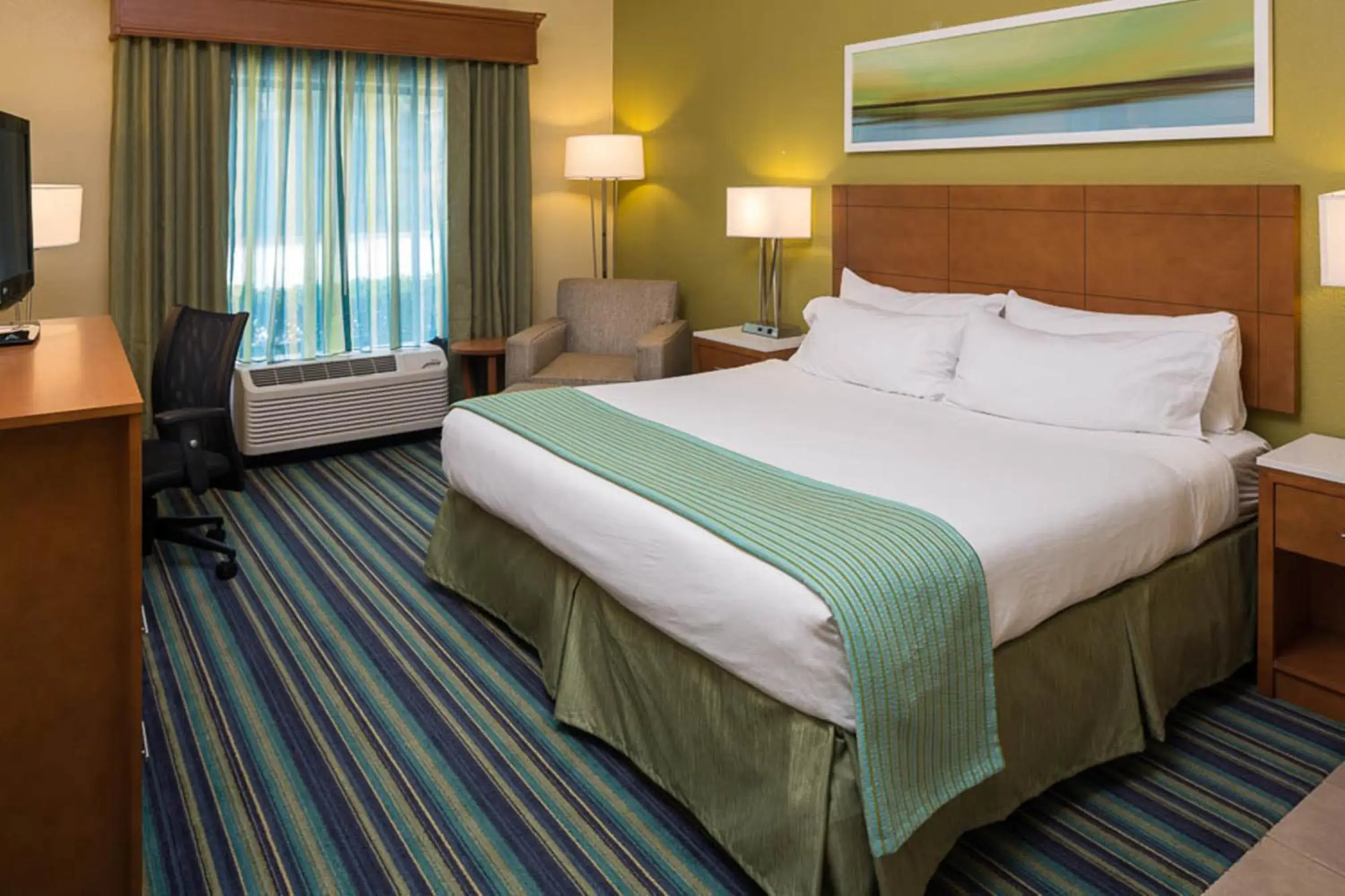 Bed in Holiday Inn Express - Clermont by IHG Bed in Holiday Inn Express - Clermont by IHG