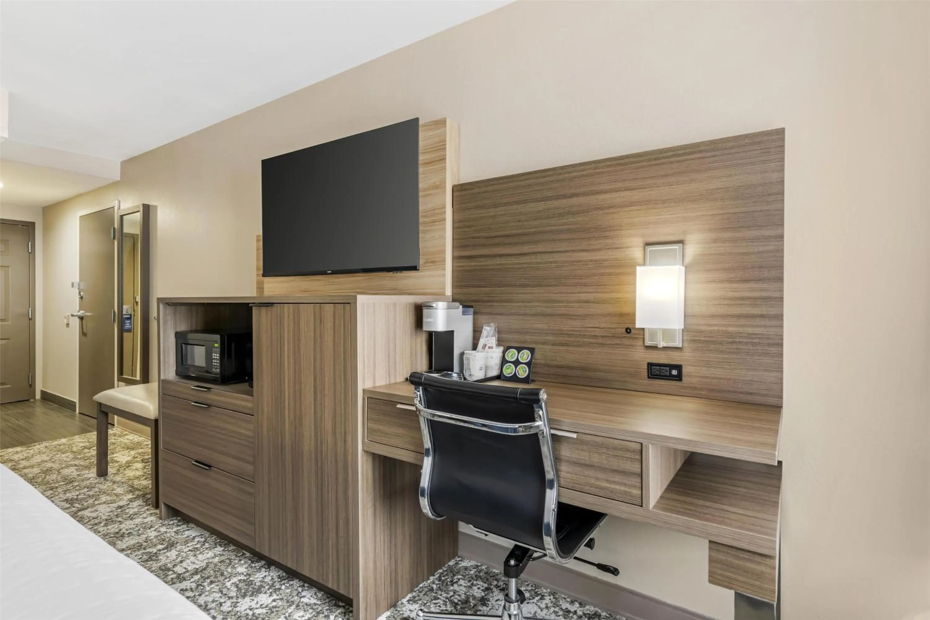 Bedroom in Best Western Plus Sanford Airport/Lake Mary Hotel