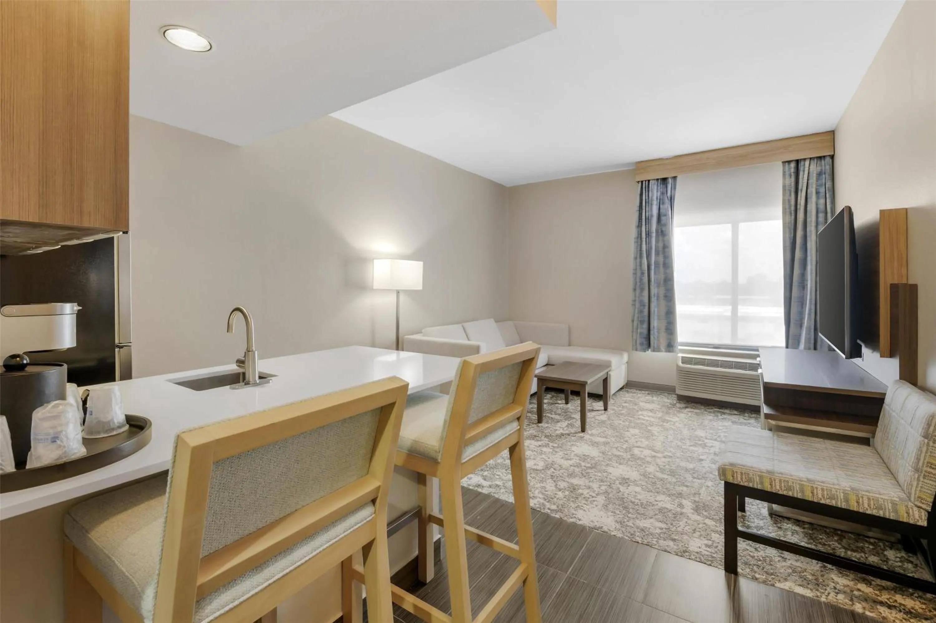 Bedroom in Best Western Plus Sanford Airport/Lake Mary Hotel