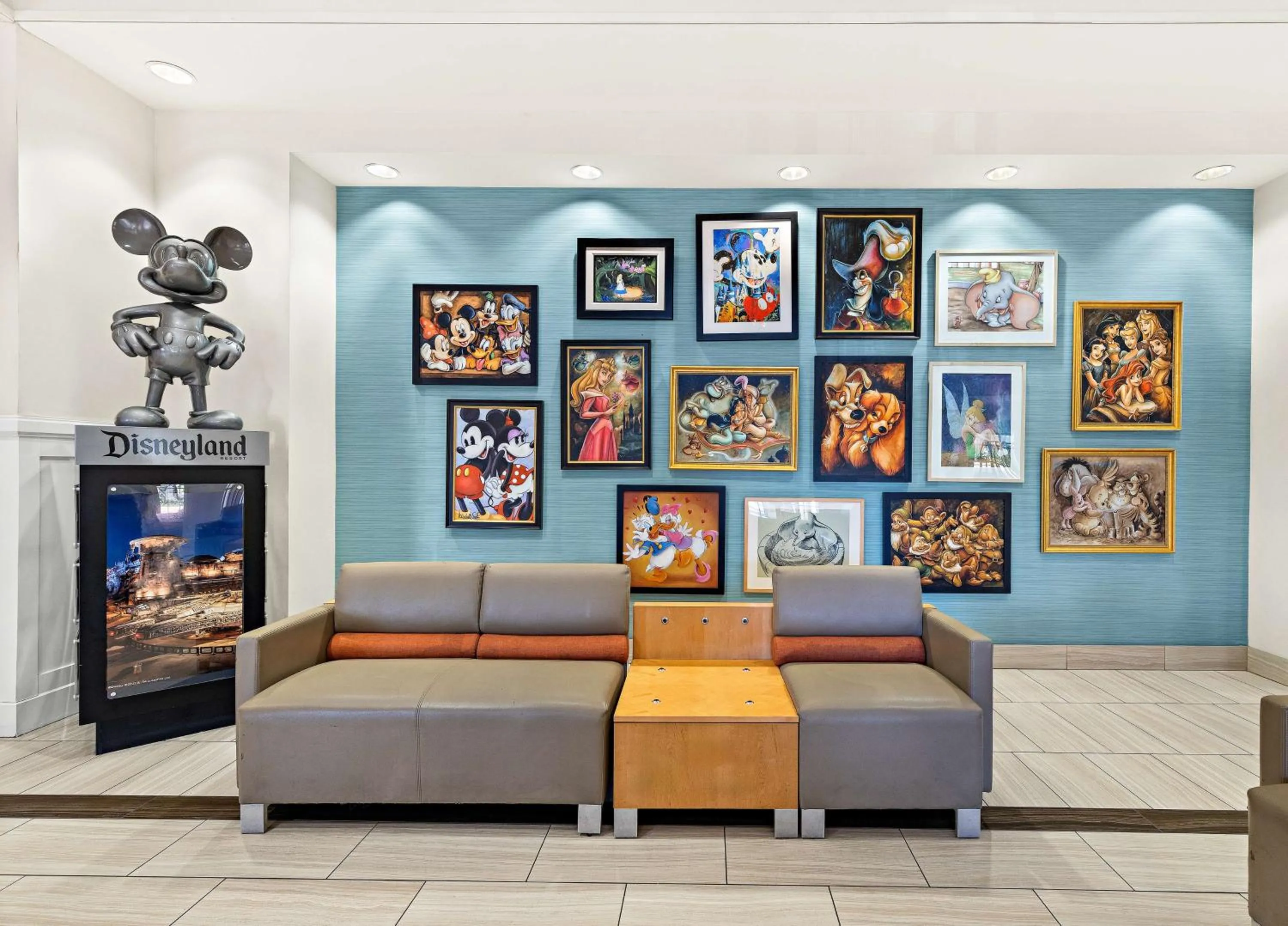 Lobby or reception in Sonesta Anaheim Resort Area