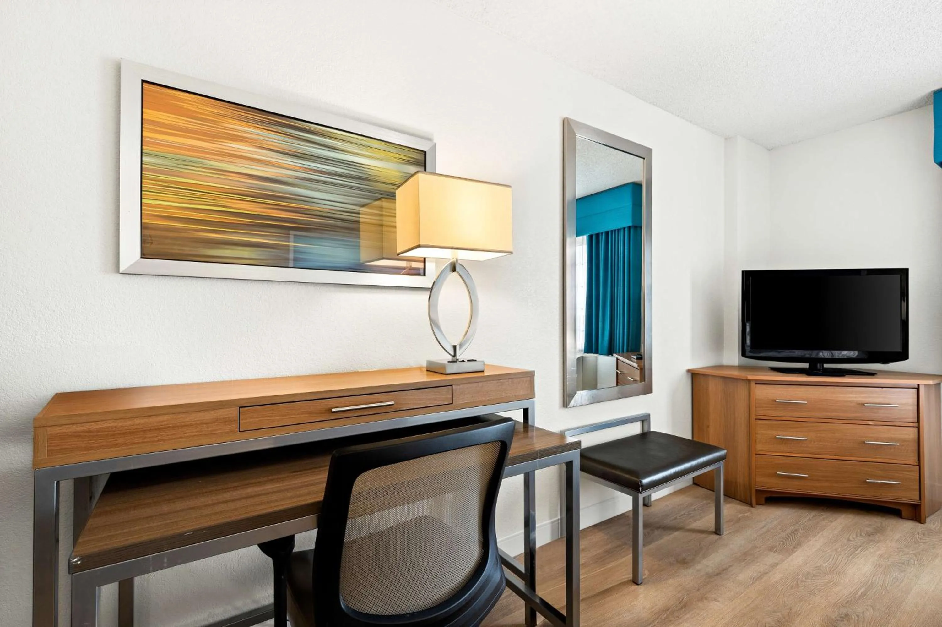 Bedroom in Sonesta Anaheim Resort Area