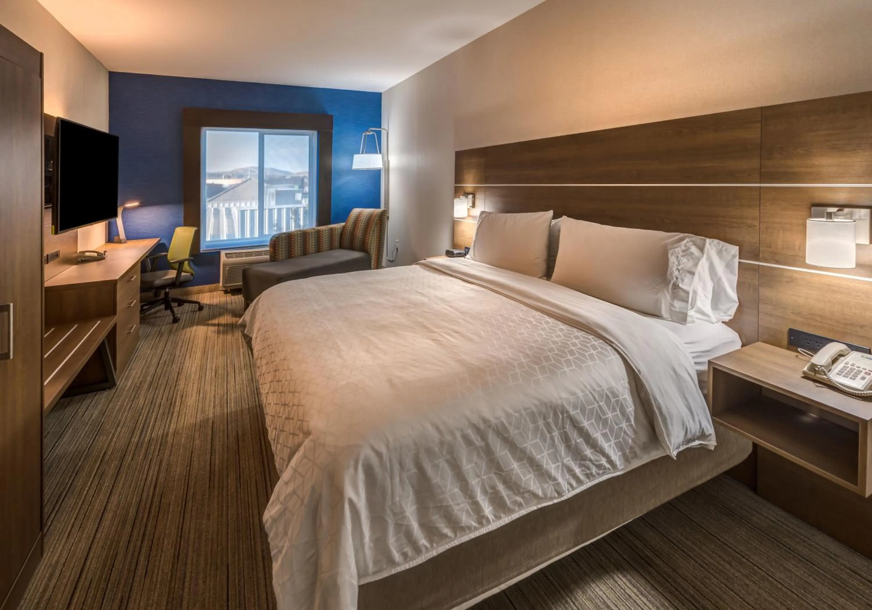 Photo of the whole room, Bed in Holiday Inn Express Reno Airport by IHG