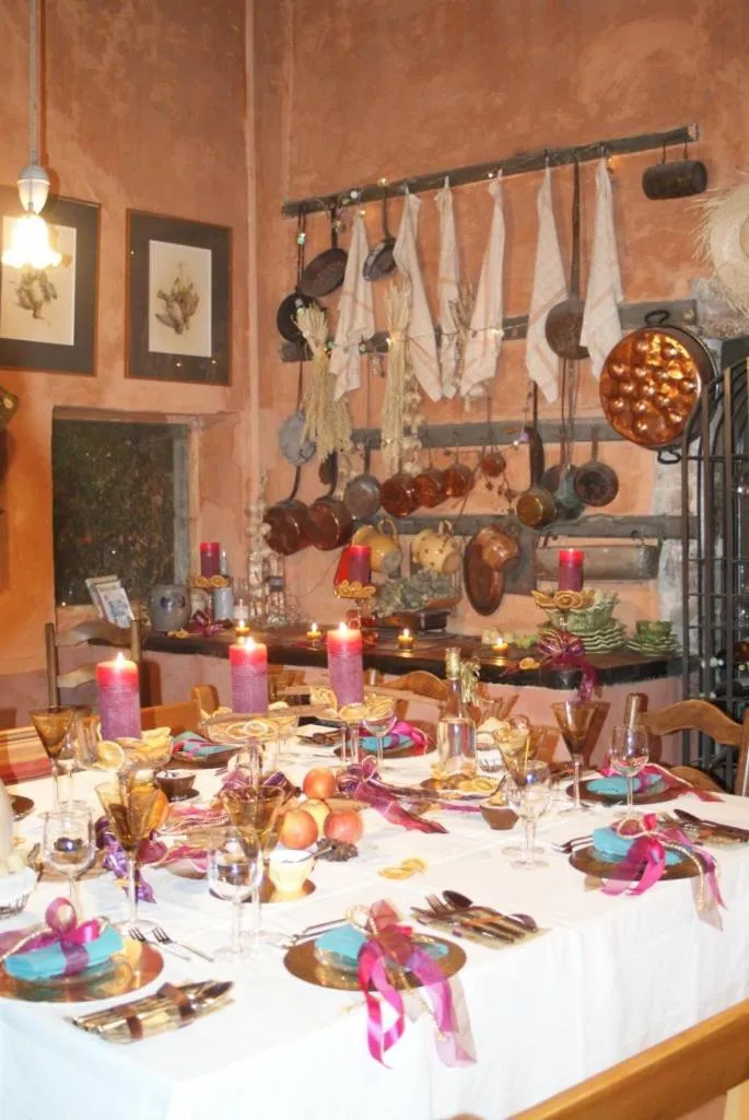 Restaurant/places to eat in Demeure de Digoine "Chambre d'Hotes"