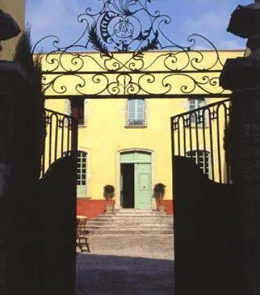 Facade/entrance in Demeure de Digoine "Chambre d'Hotes"