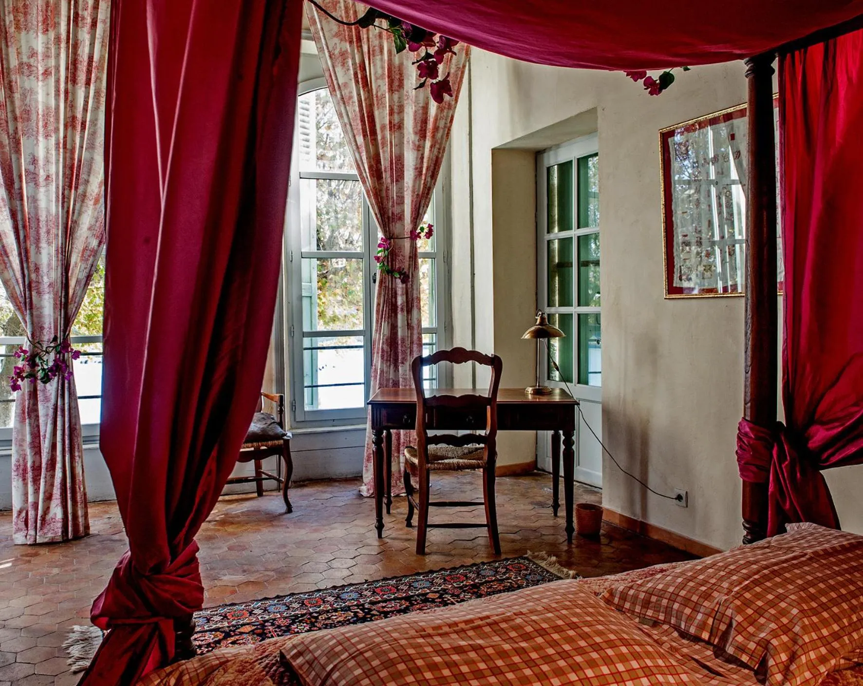 Photo of the whole room, Bed in Demeure de Digoine "Chambre d'Hotes"