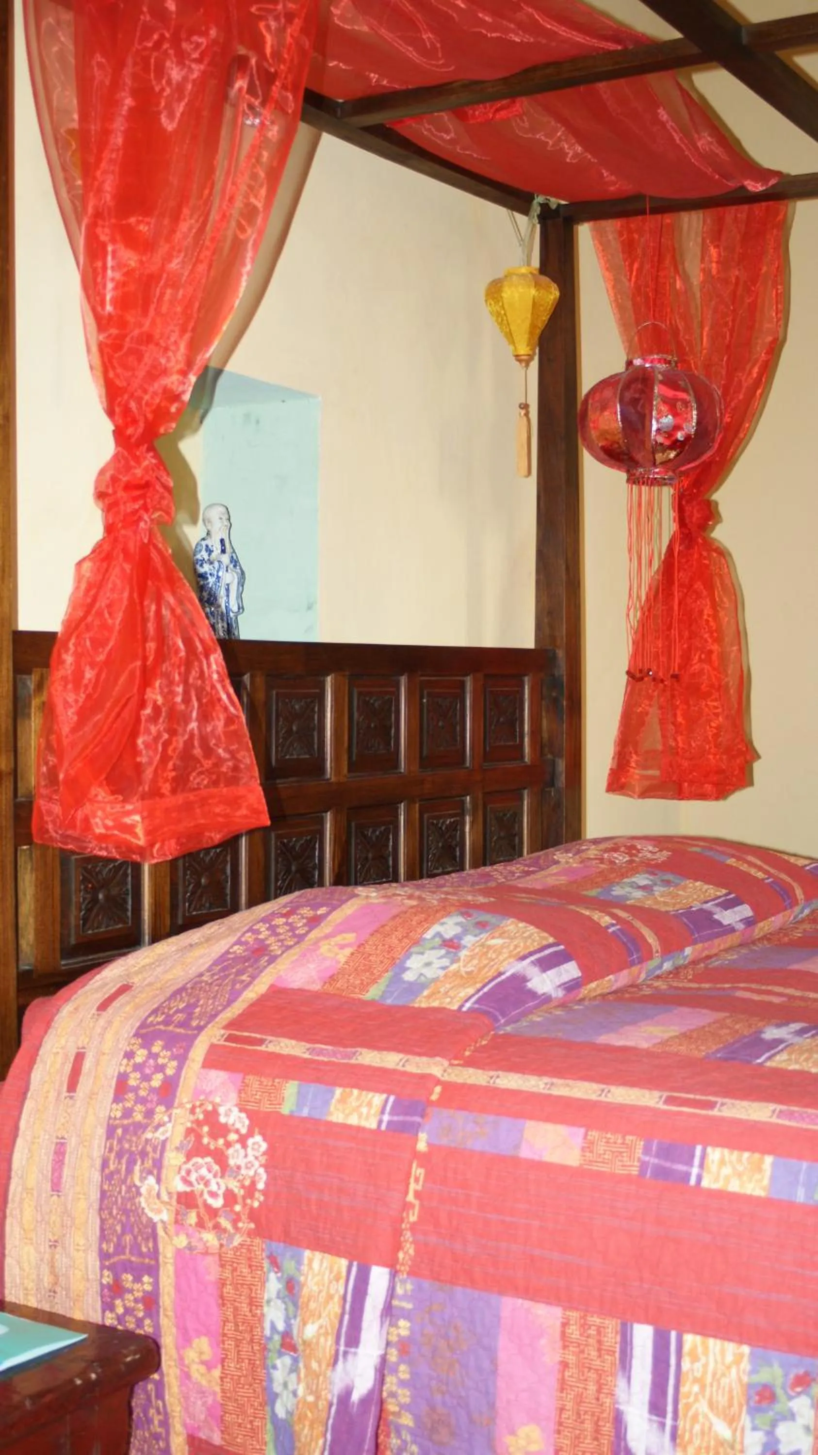 Decorative detail, Bed in Demeure de Digoine "Chambre d'Hotes"