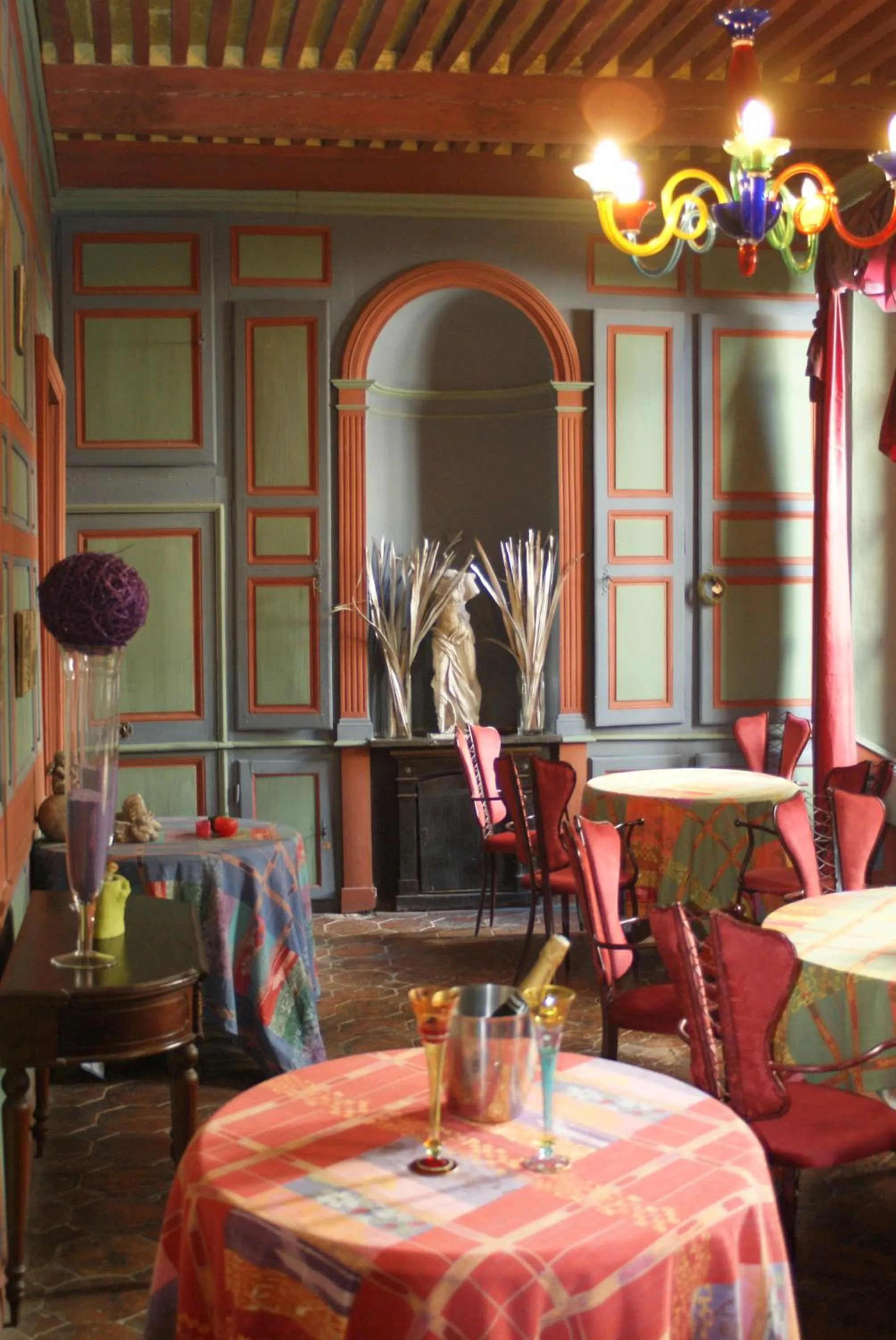 Restaurant/places to eat in Demeure de Digoine "Chambre d'Hotes"