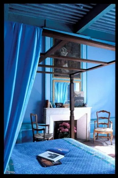 Photo of the whole room, Bed in Demeure de Digoine "Chambre d'Hotes"