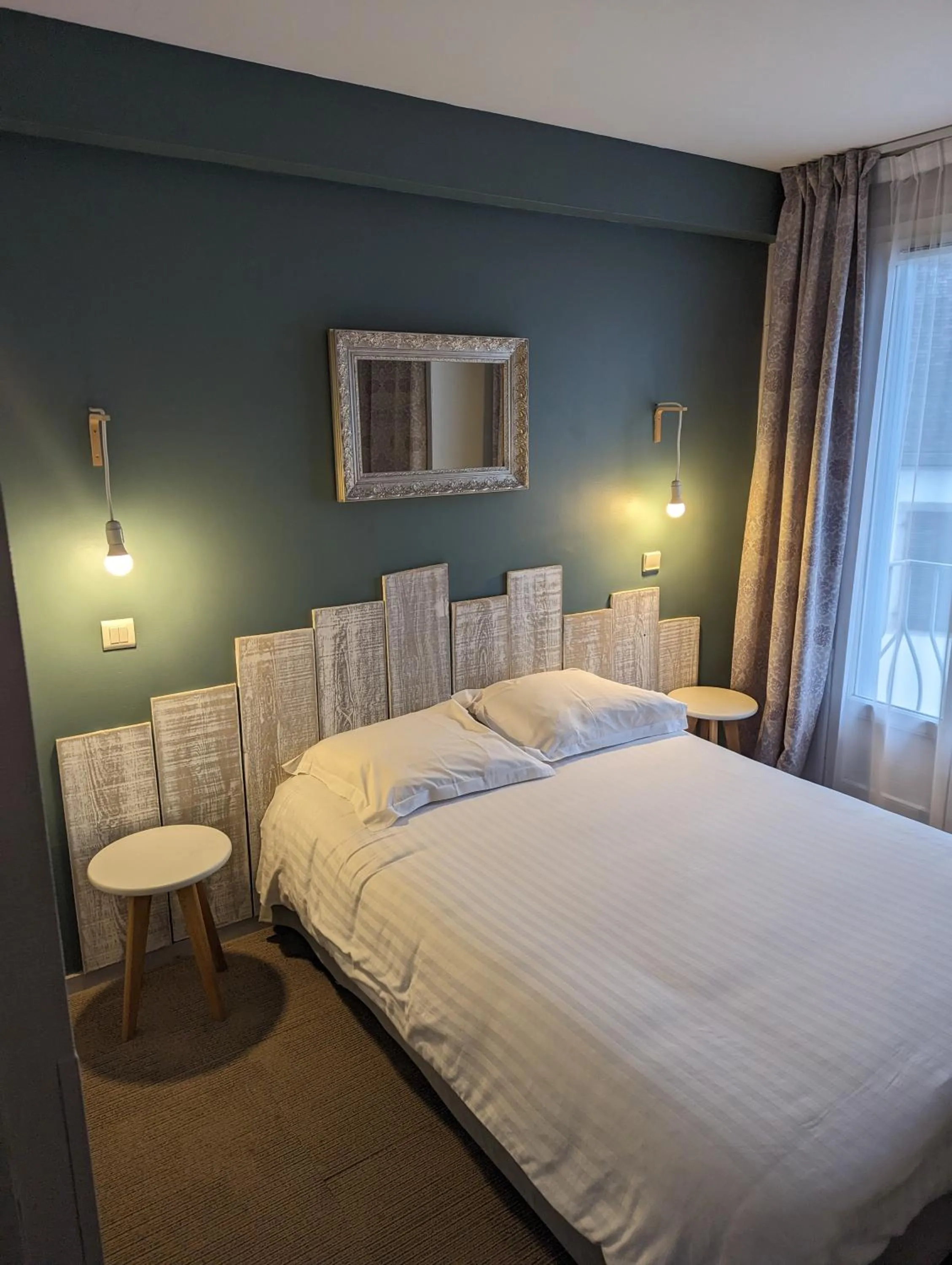 Bed in Hôtel de l'Ours