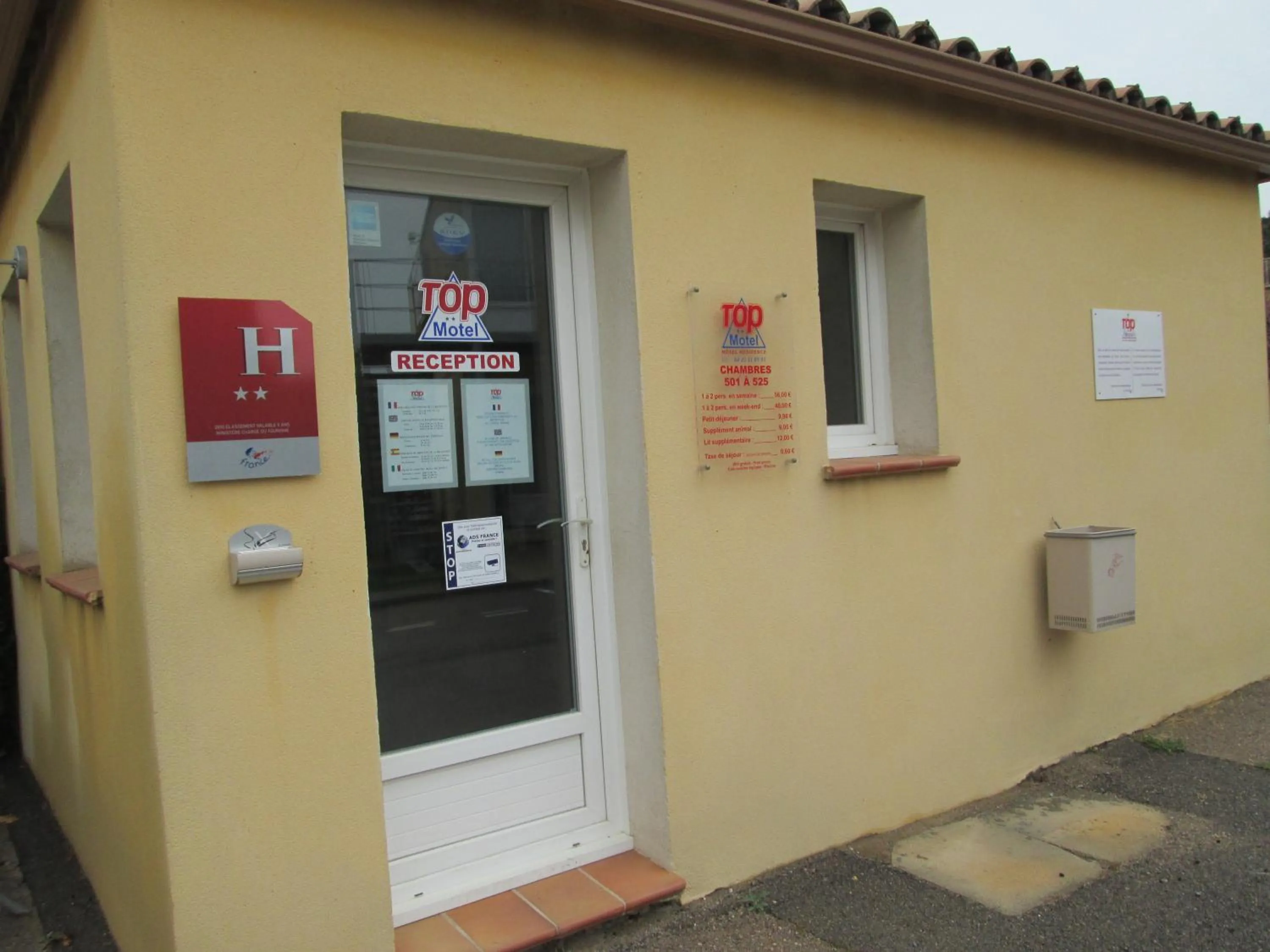 Facade/entrance in Top Motel