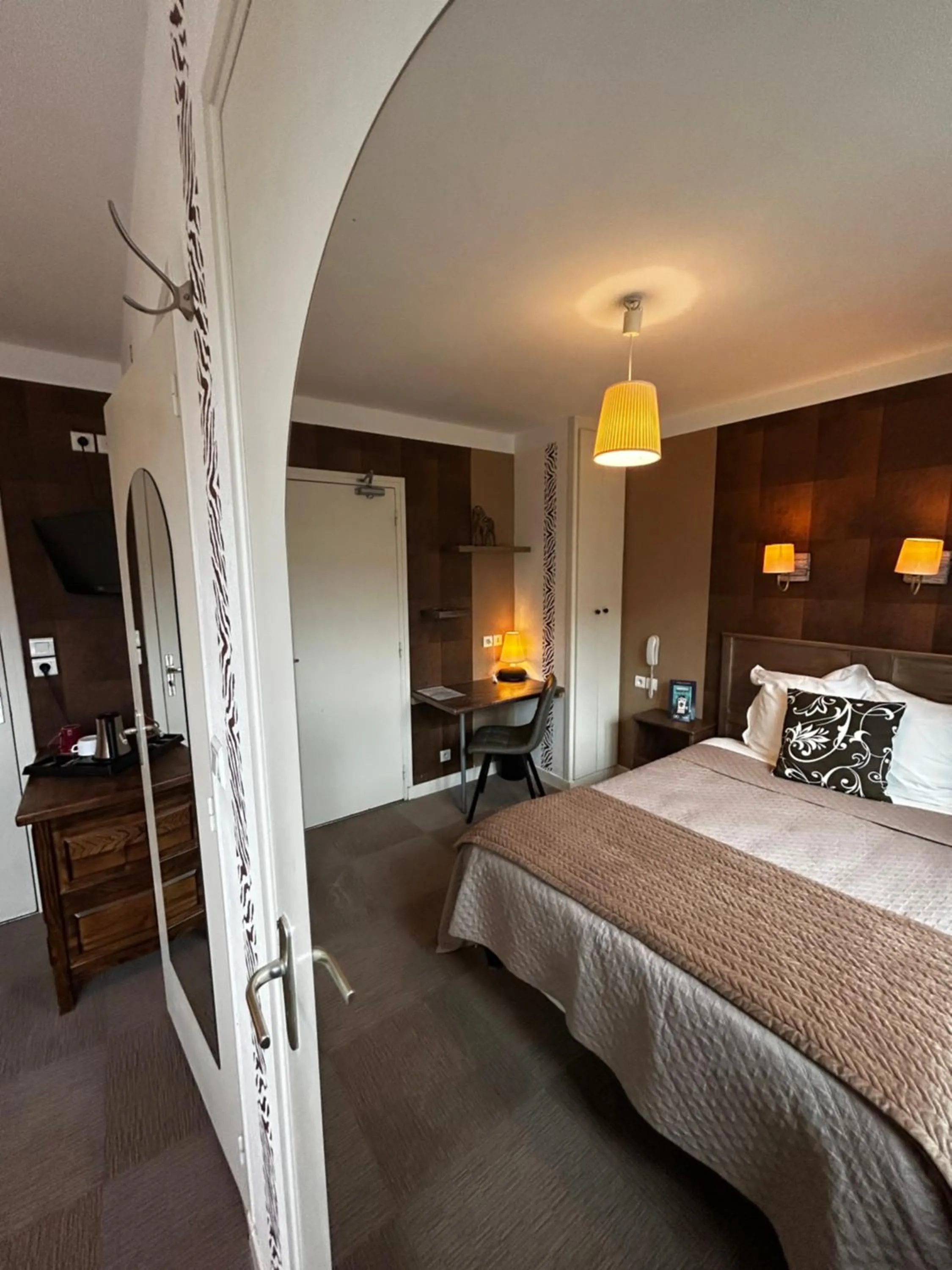 Bedroom, Bed in Au Soleil d'Or