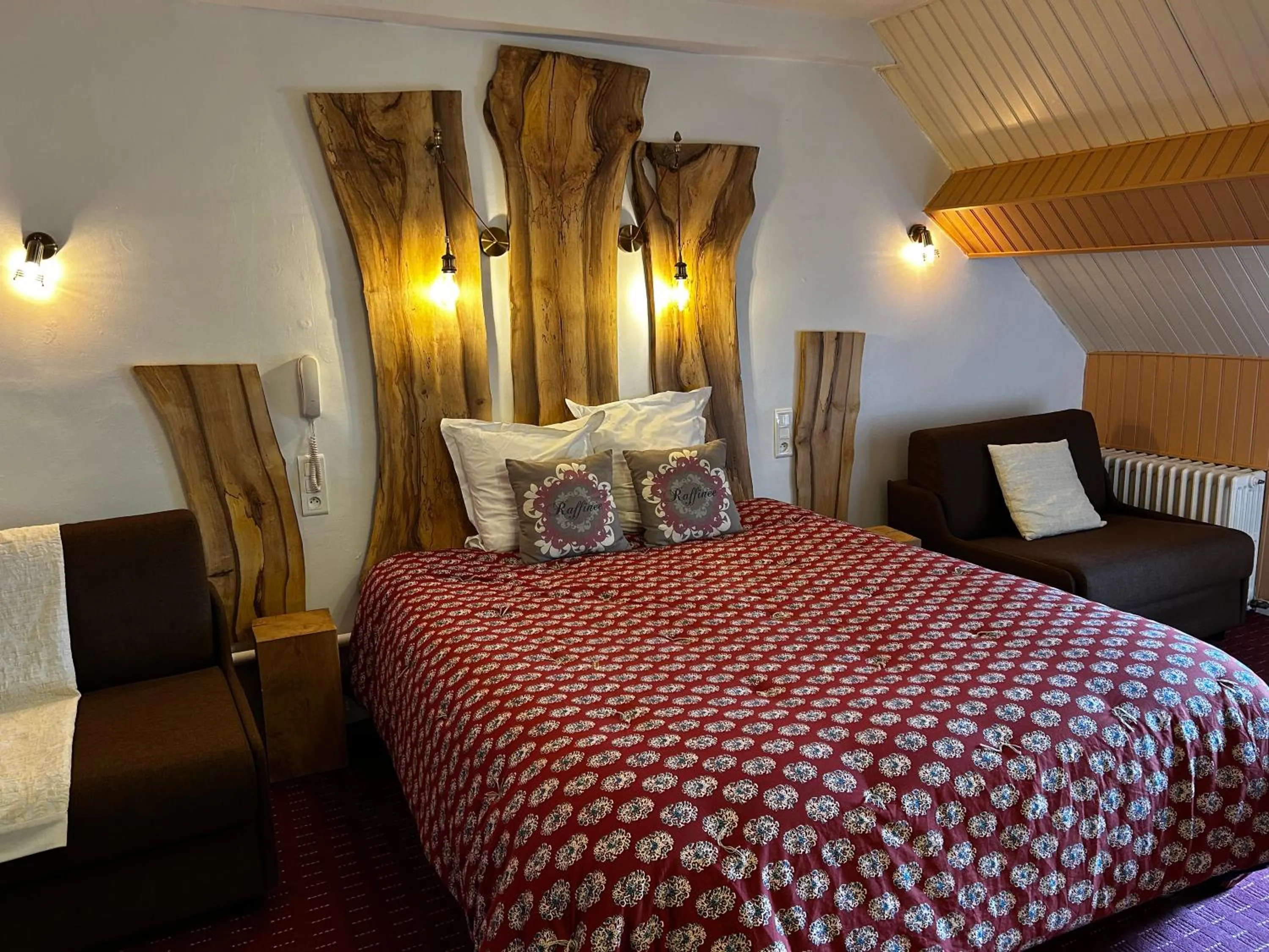 Bedroom, Bed in Au Soleil d'Or