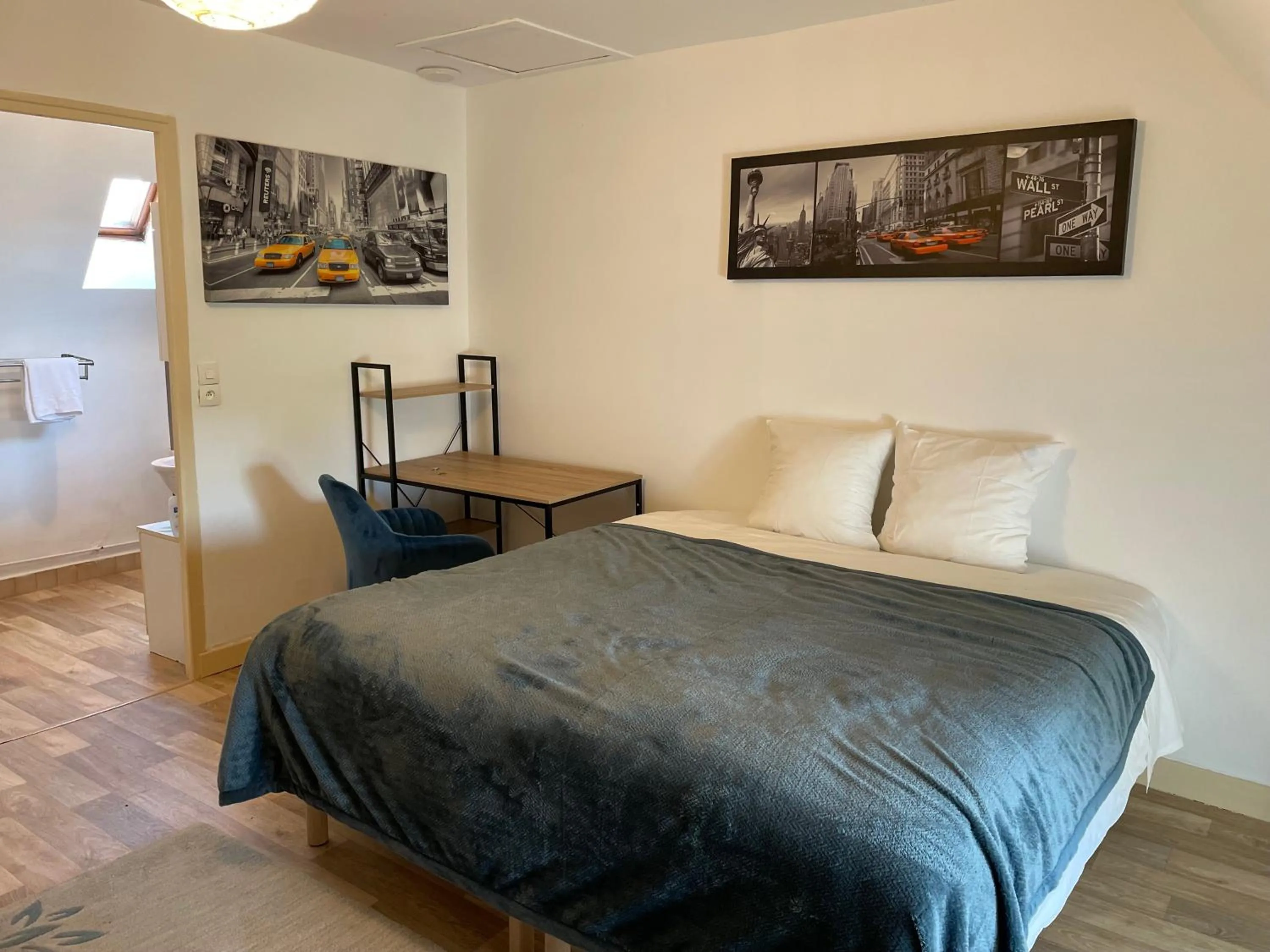 Bedroom, Bed in Au Soleil d'Or