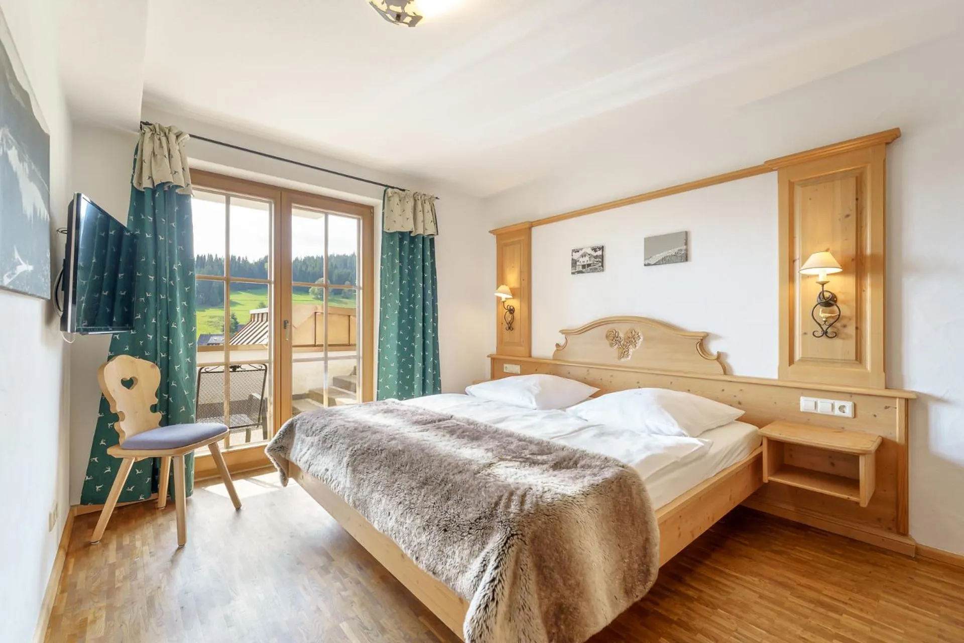 Bedroom, Bed in Hotel Schlehdorn