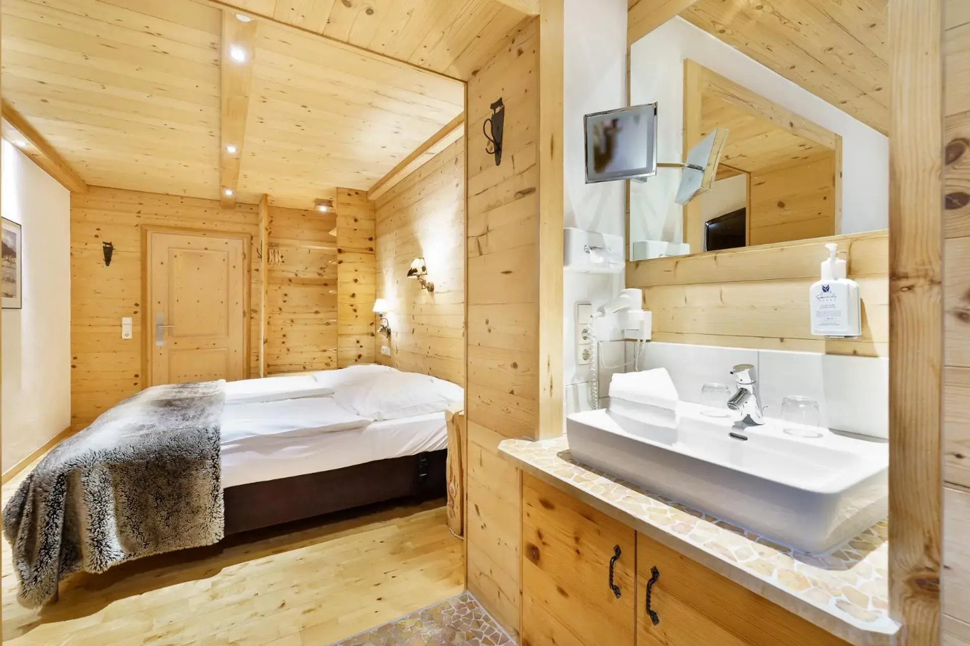 Comfort Double Room Mountain Chalet Style in Hotel Schlehdorn Comfort Double Room Mountain Chalet Style in Hotel Schlehdorn