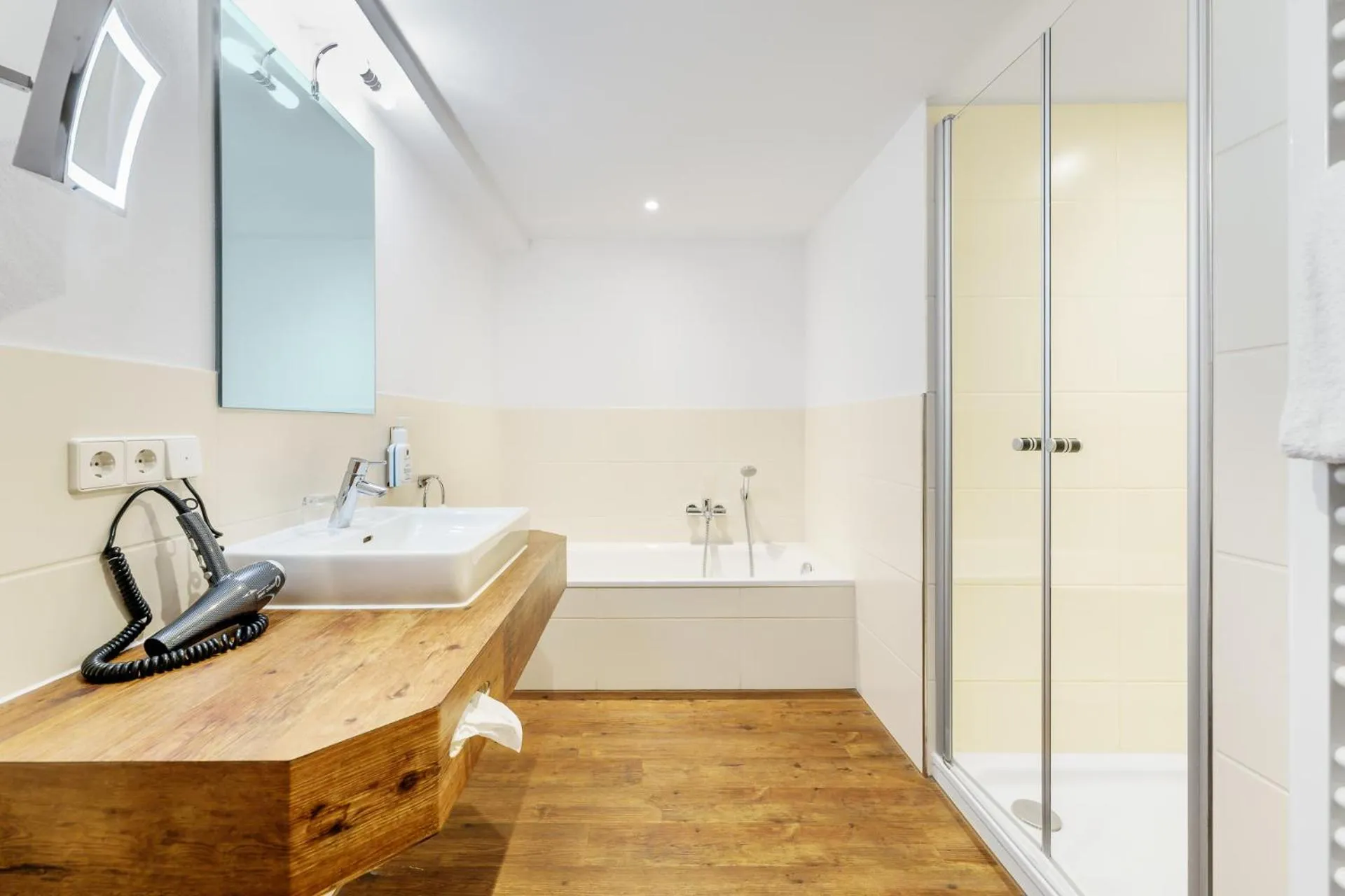 Shower in Hotel Schlehdorn