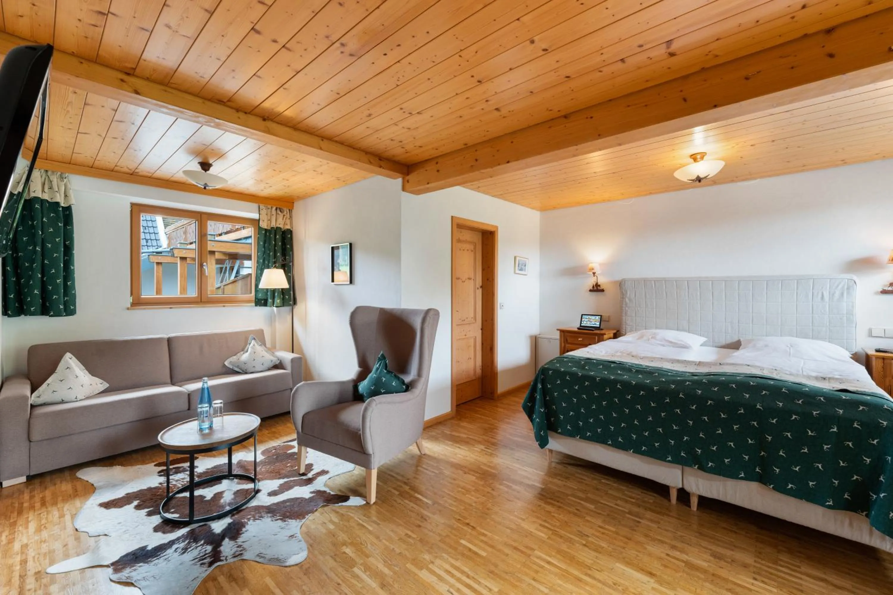 Bedroom, Bed in Hotel Schlehdorn