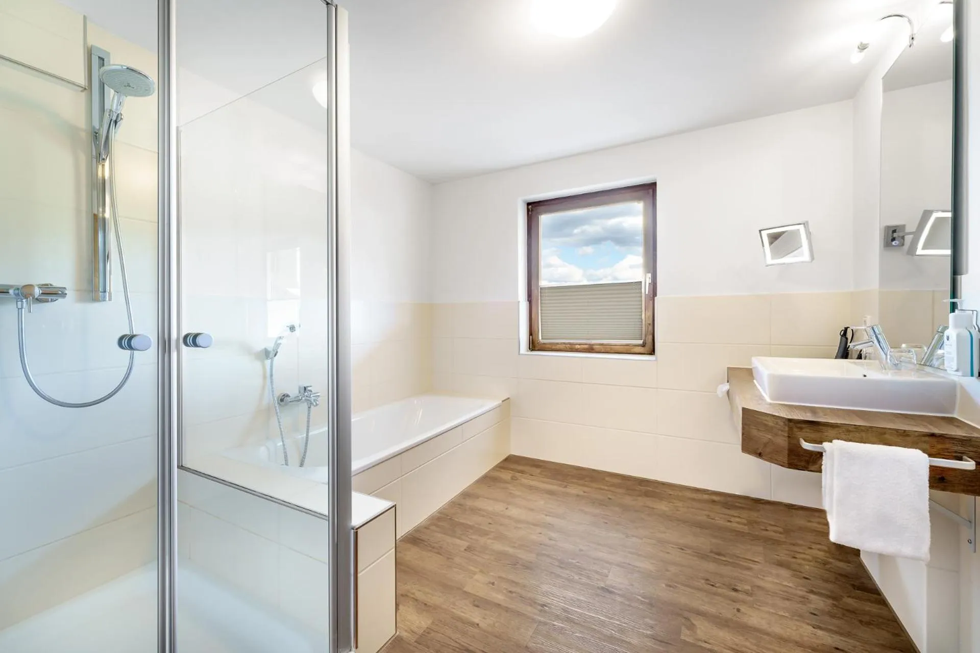 Shower in Hotel Schlehdorn