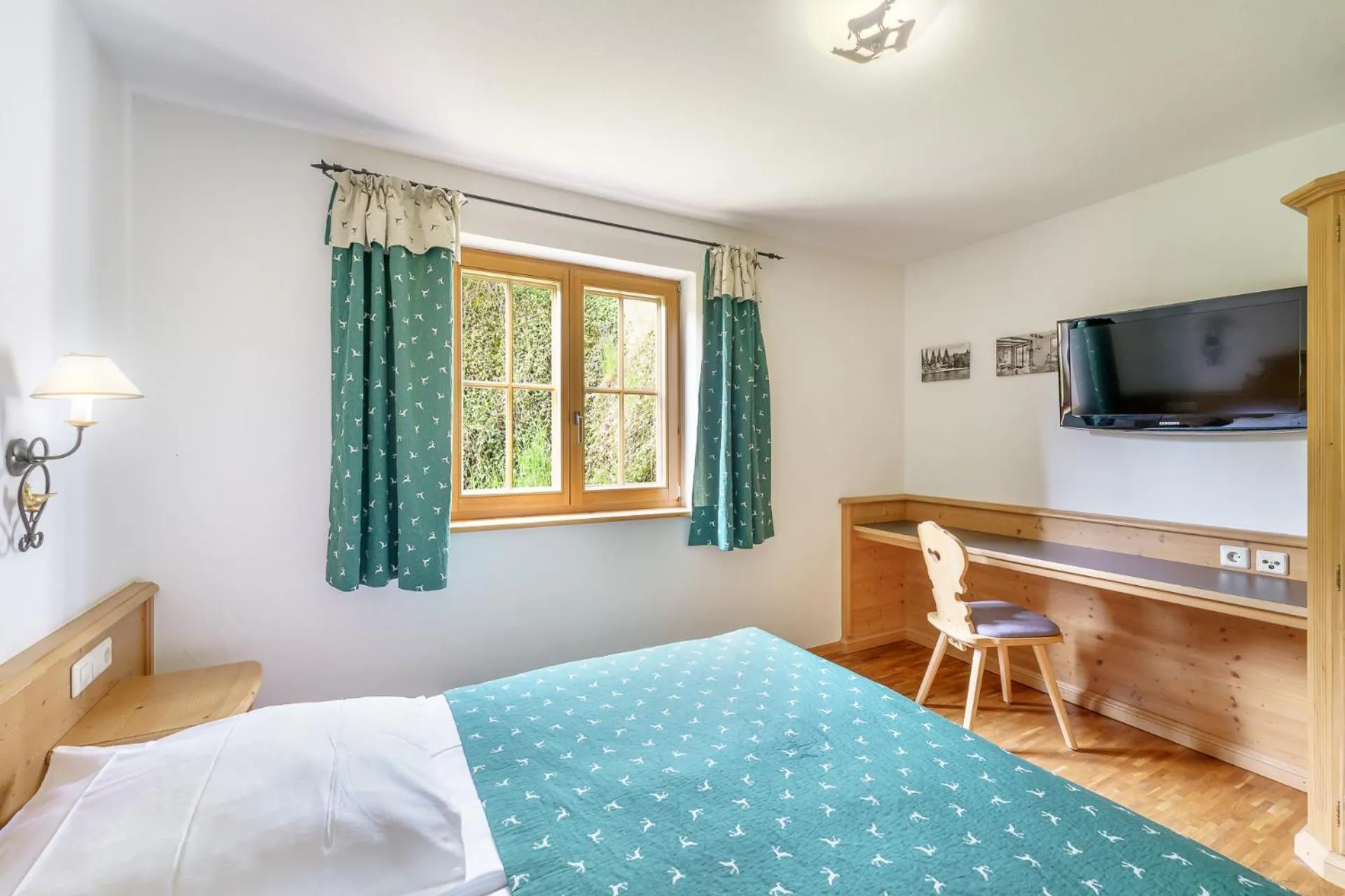 Bedroom, Bed in Hotel Schlehdorn