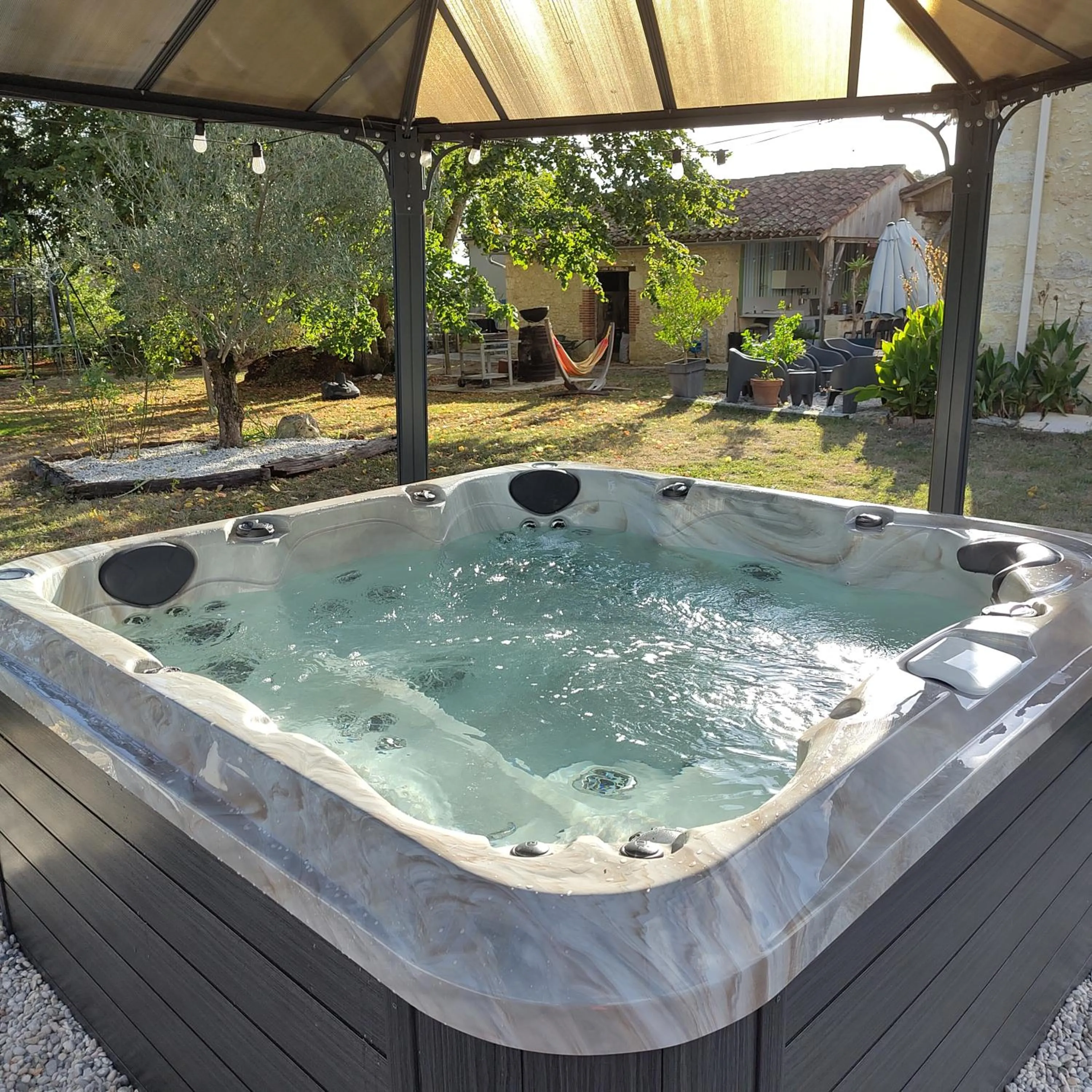 Hot Tub in La Métairie du Clos Saint Louis