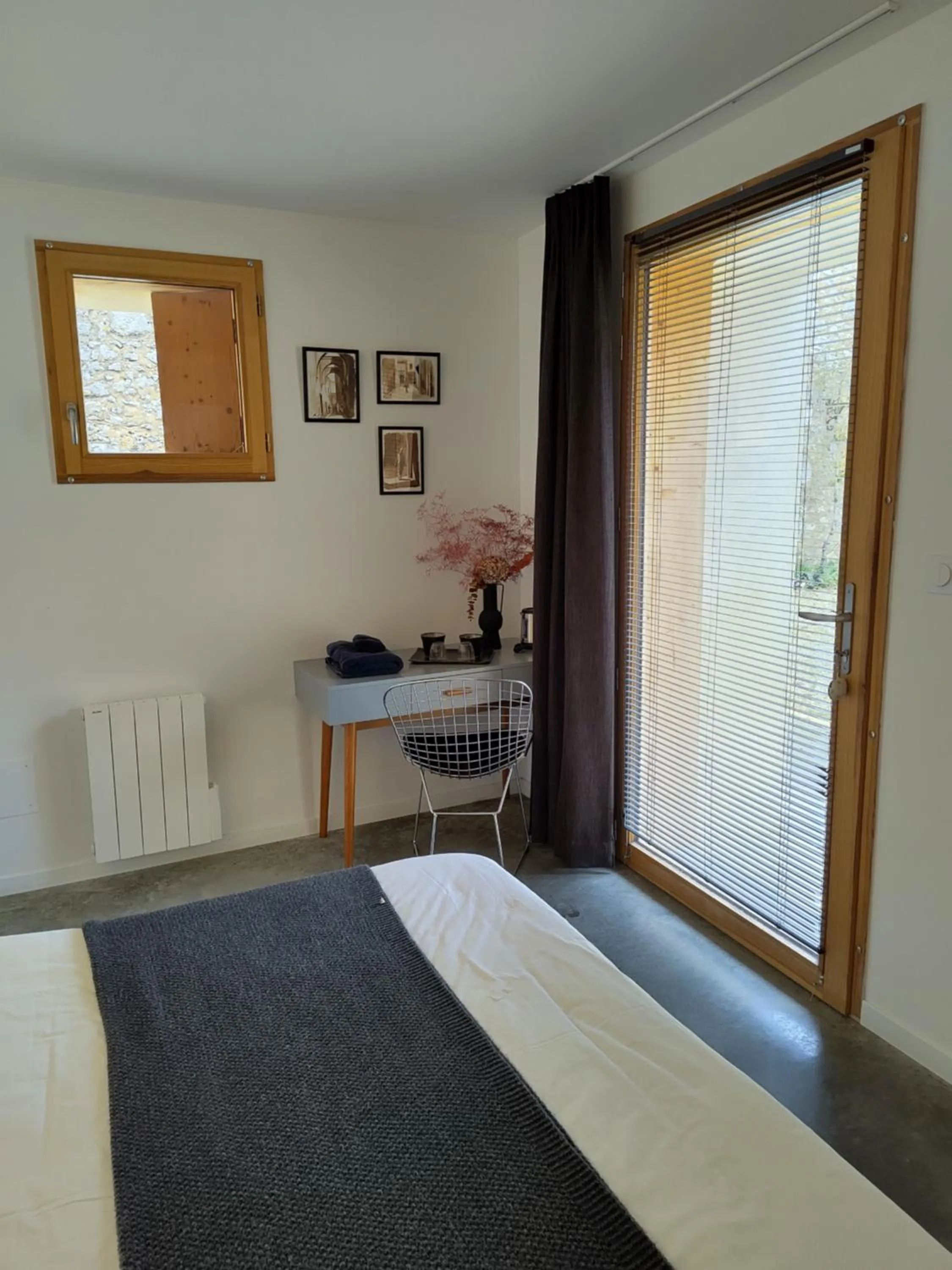 Living room, Bed in La Métairie du Clos Saint Louis