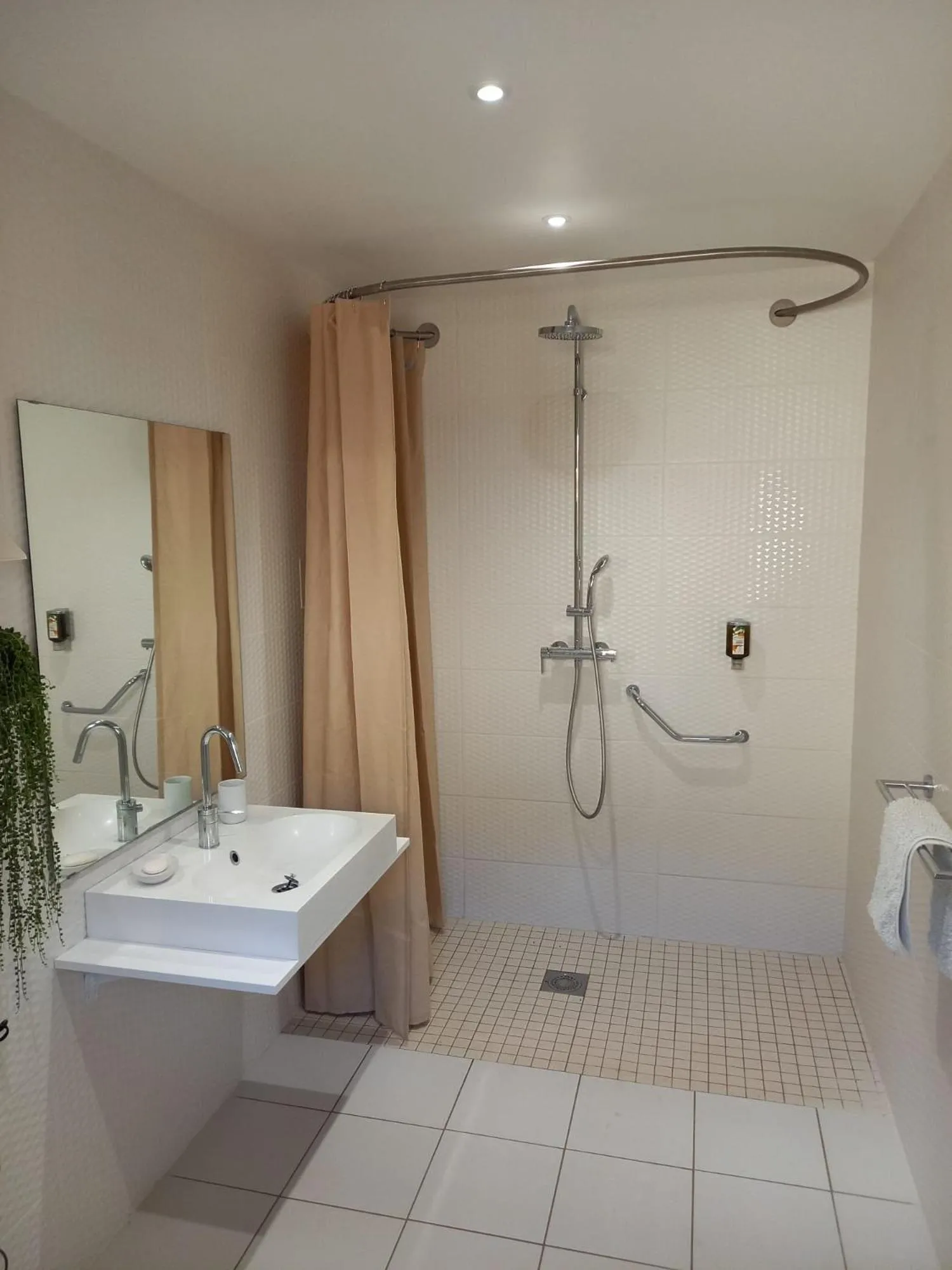 Shower in La Métairie du Clos Saint Louis