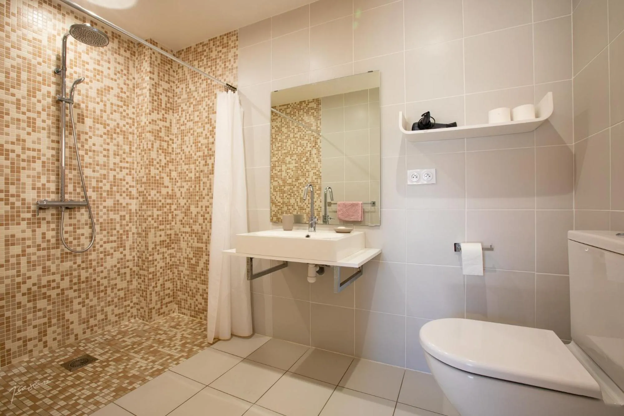 Bathroom in La Métairie du Clos Saint Louis