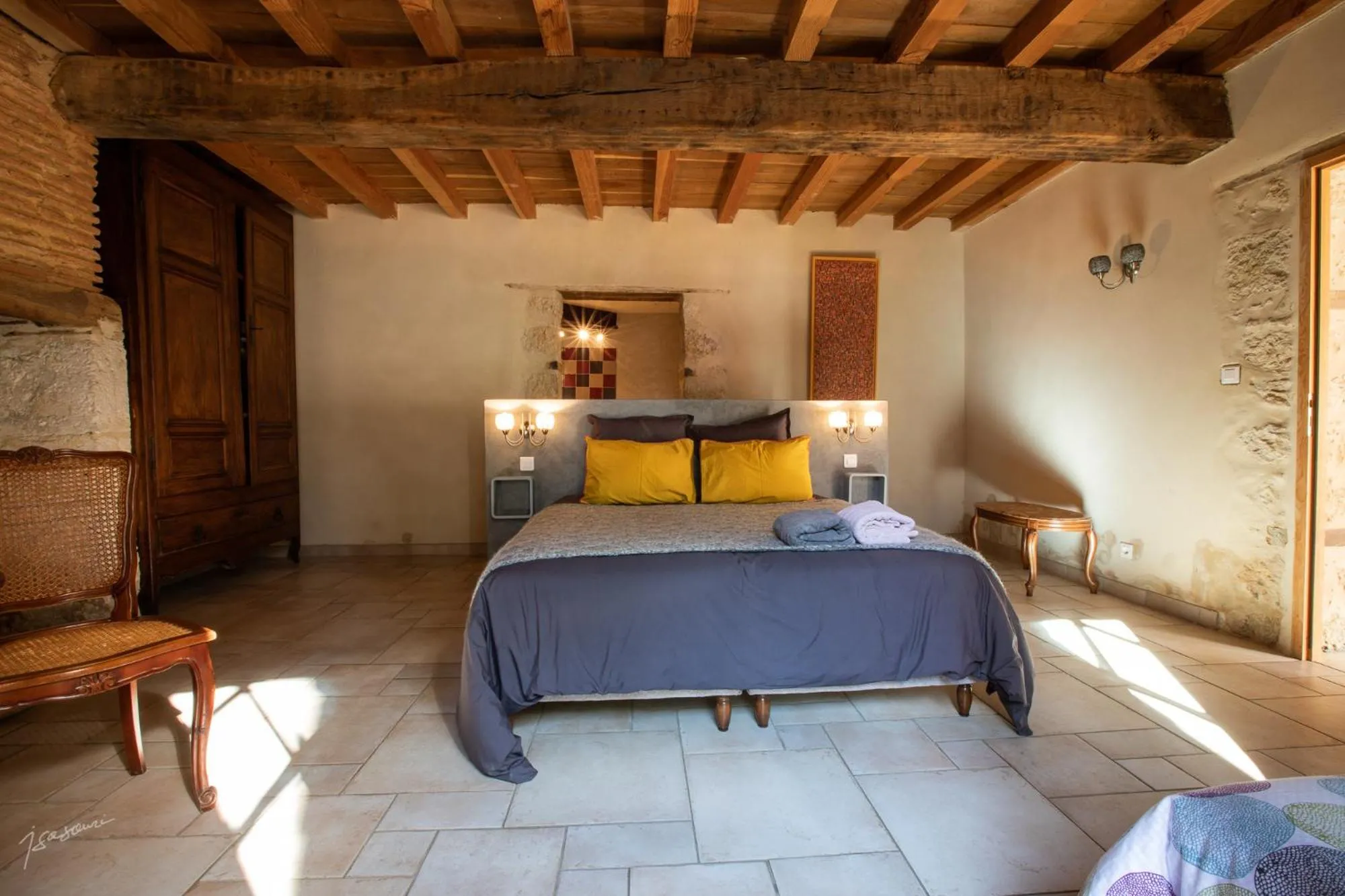 Photo of the whole room, Bed in La Métairie du Clos Saint Louis