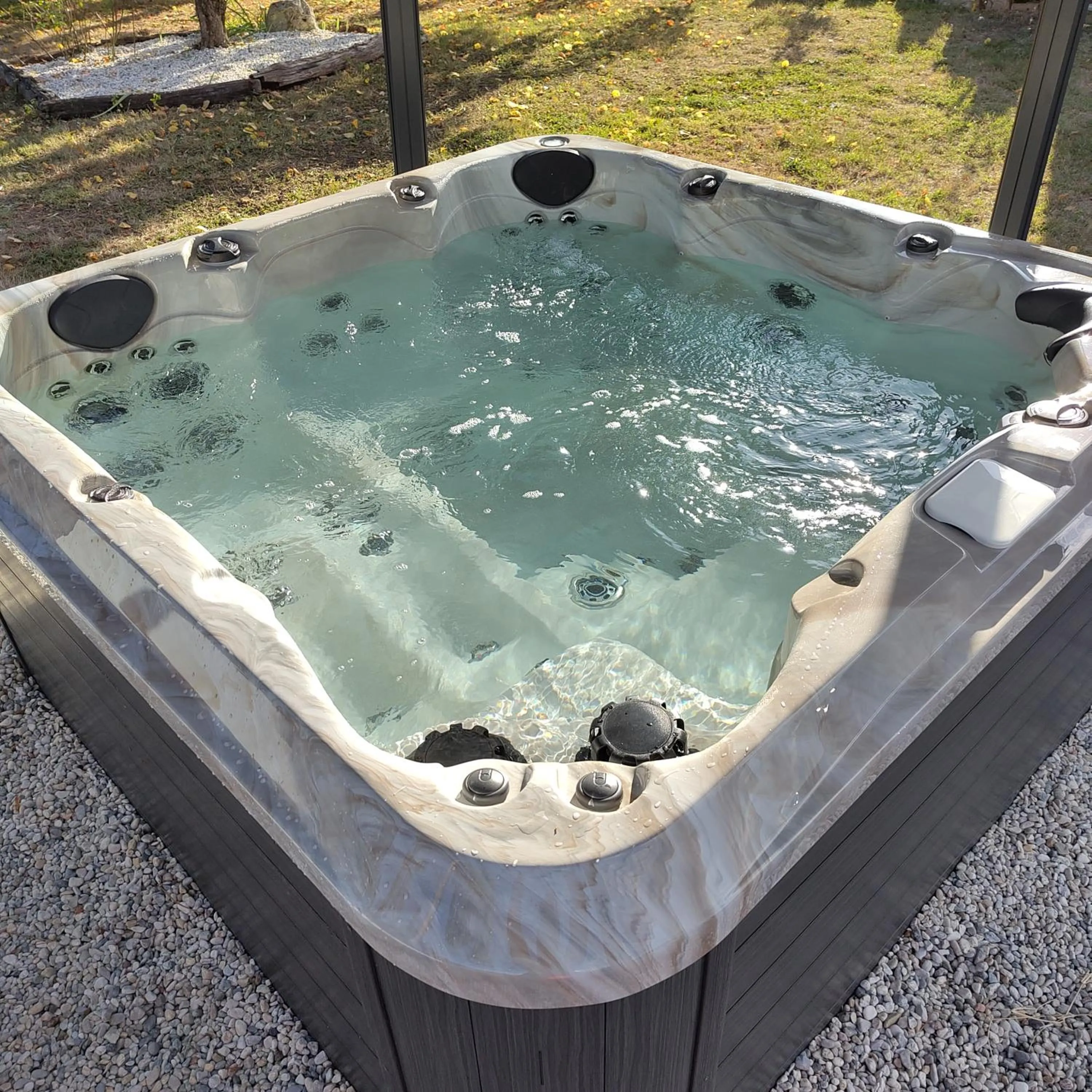 Hot Tub in La Métairie du Clos Saint Louis