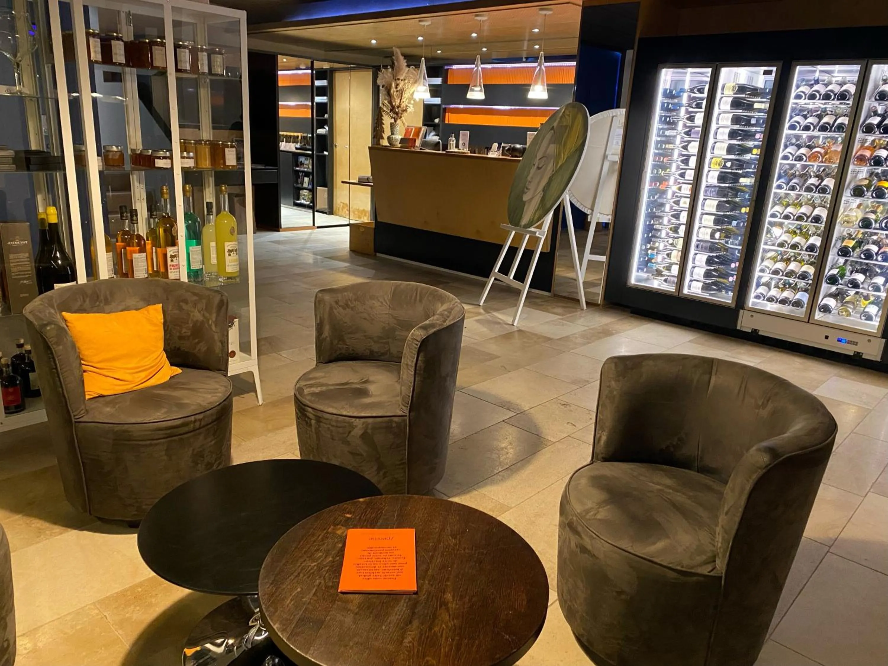 Property building in Hôtel-Restaurant le Château de Besseuil, Mâcon Nord - Teritoria