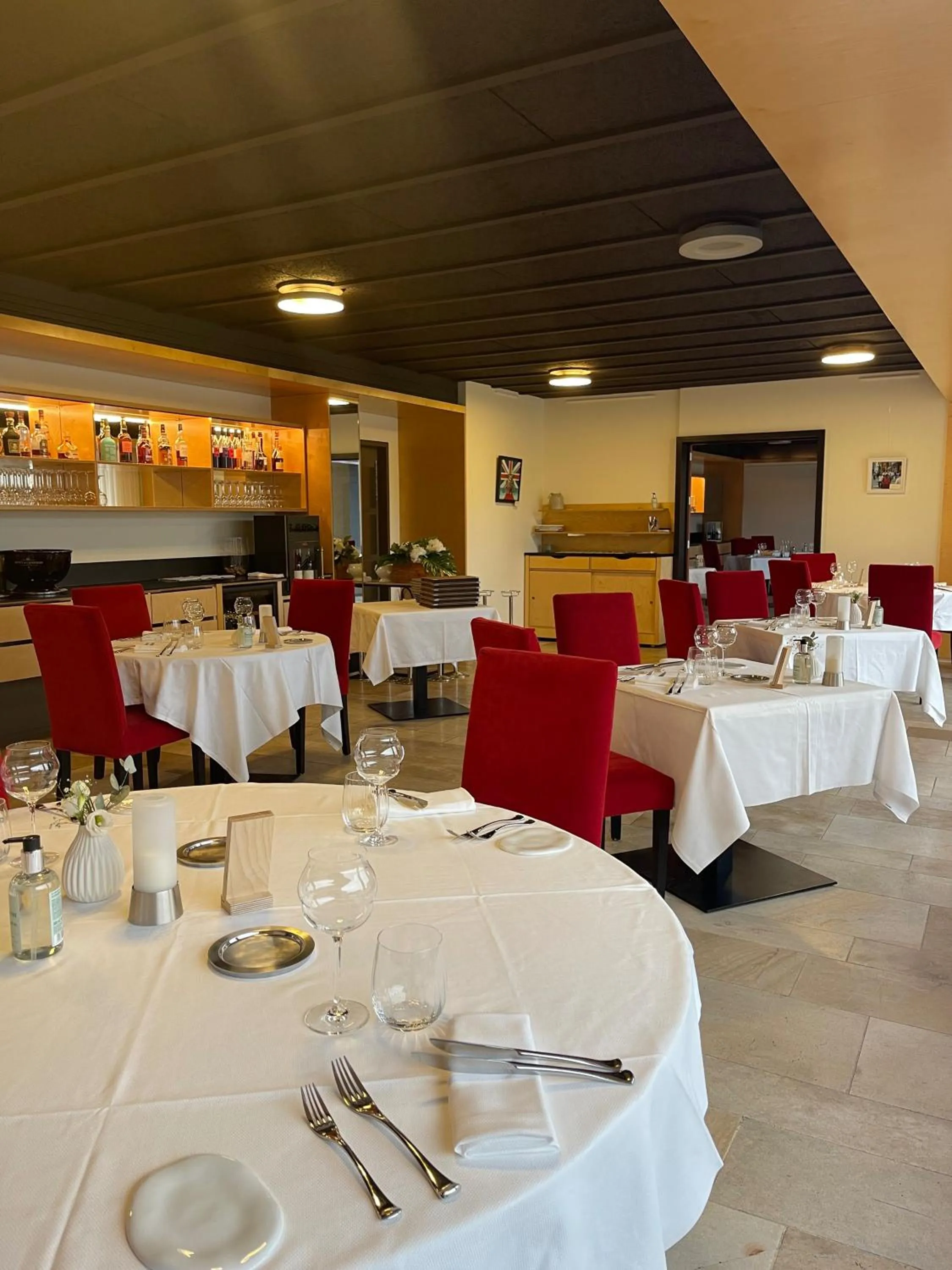 Property building in Hôtel-Restaurant le Château de Besseuil, Mâcon Nord - Teritoria