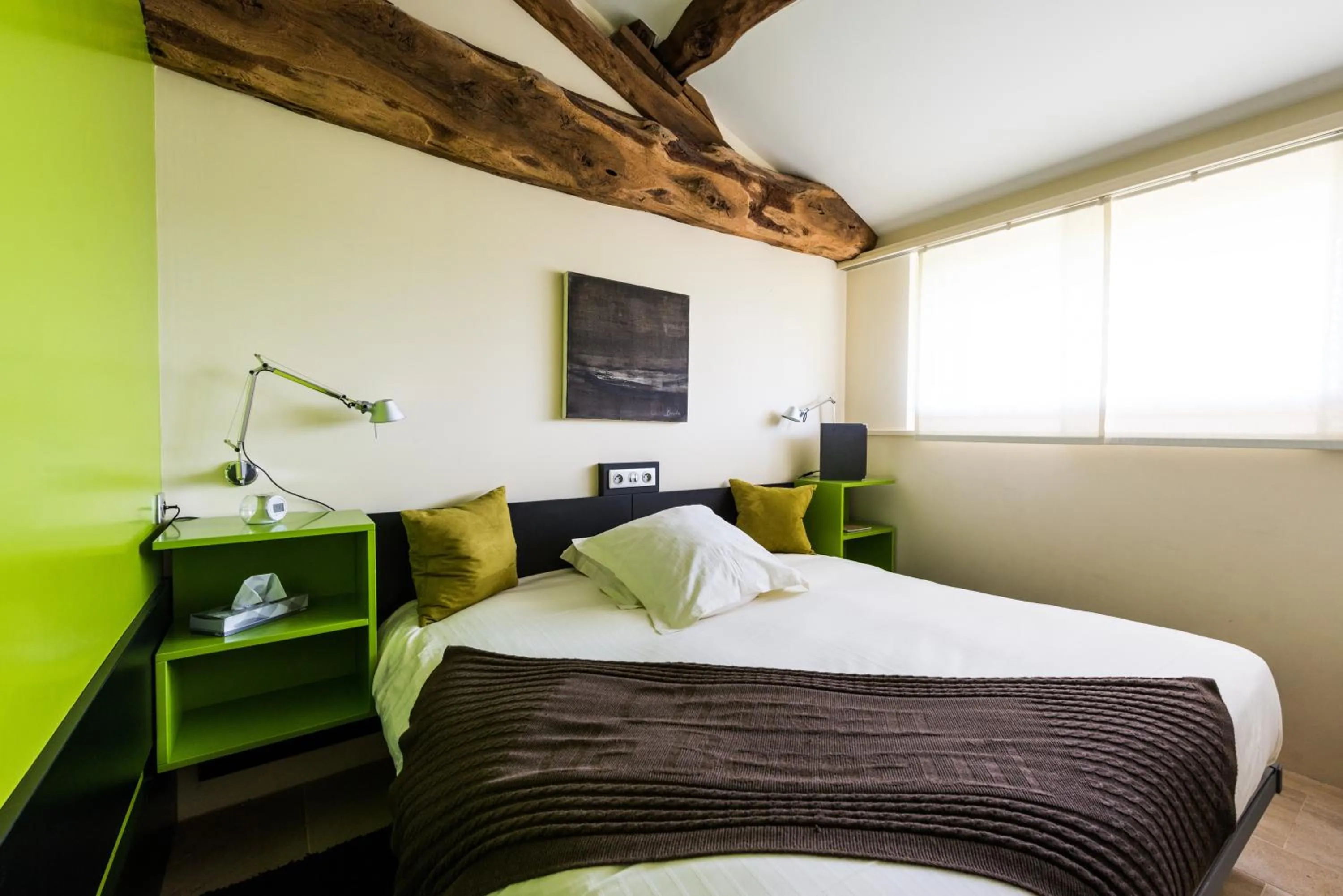 Bed in Hôtel-Restaurant le Château de Besseuil, Mâcon Nord - Teritoria