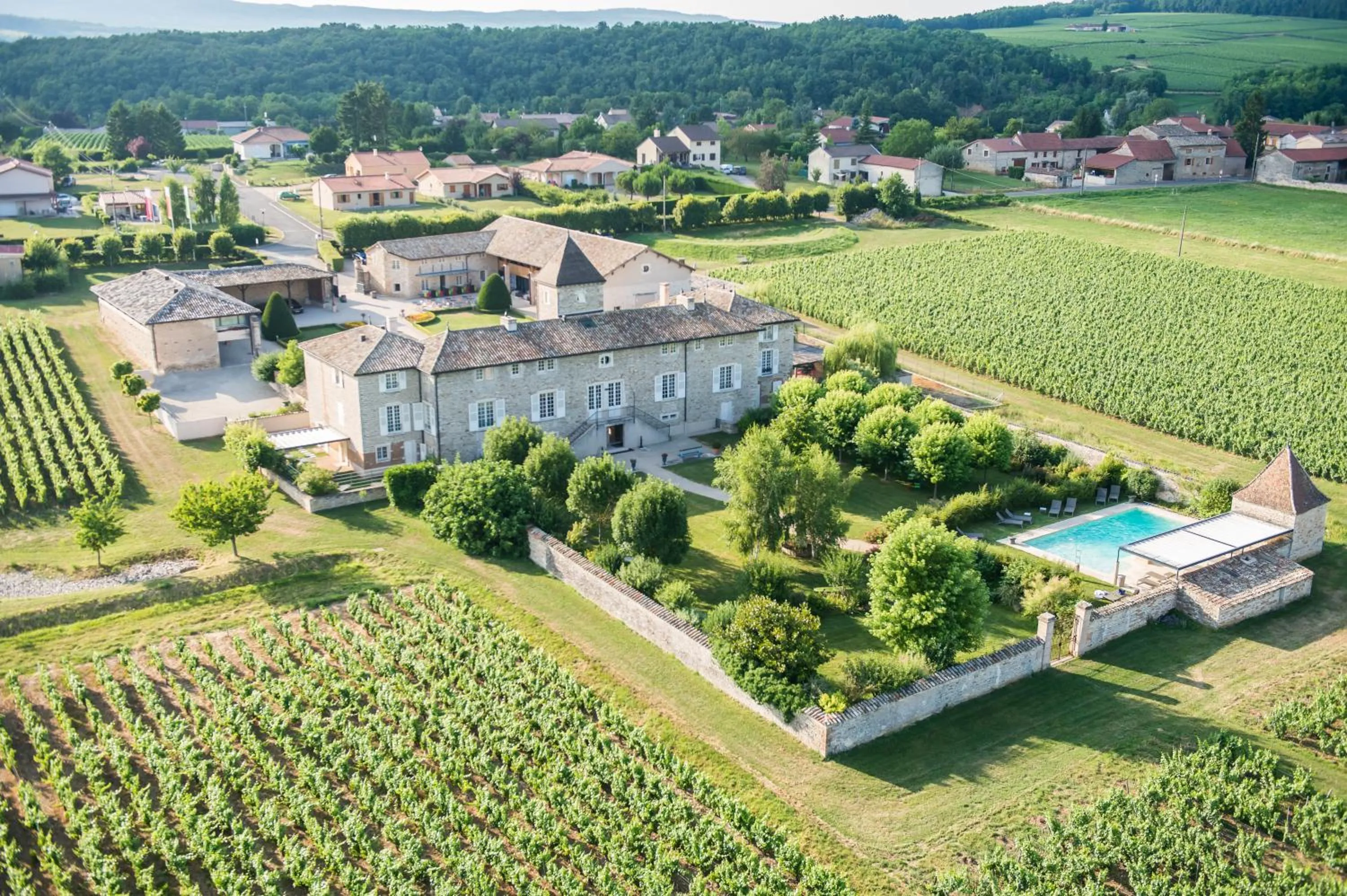 Property building in Hôtel-Restaurant le Château de Besseuil, Mâcon Nord - Teritoria