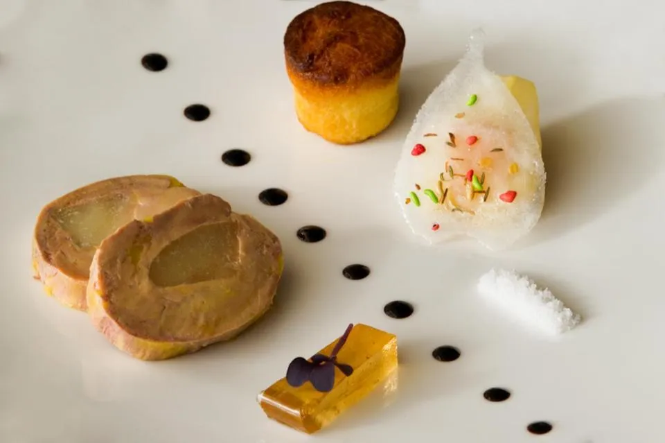 Property building in Hôtel-Restaurant le Château de Besseuil, Mâcon Nord - Teritoria