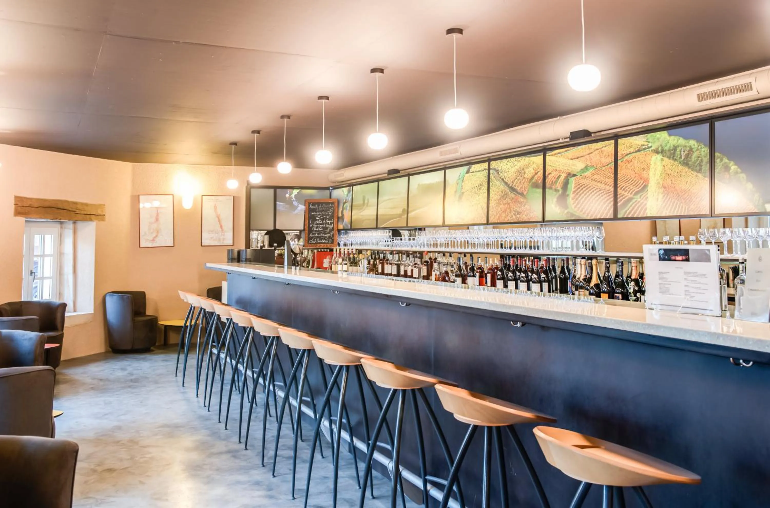 Property building in Hôtel-Restaurant le Château de Besseuil, Mâcon Nord - Teritoria