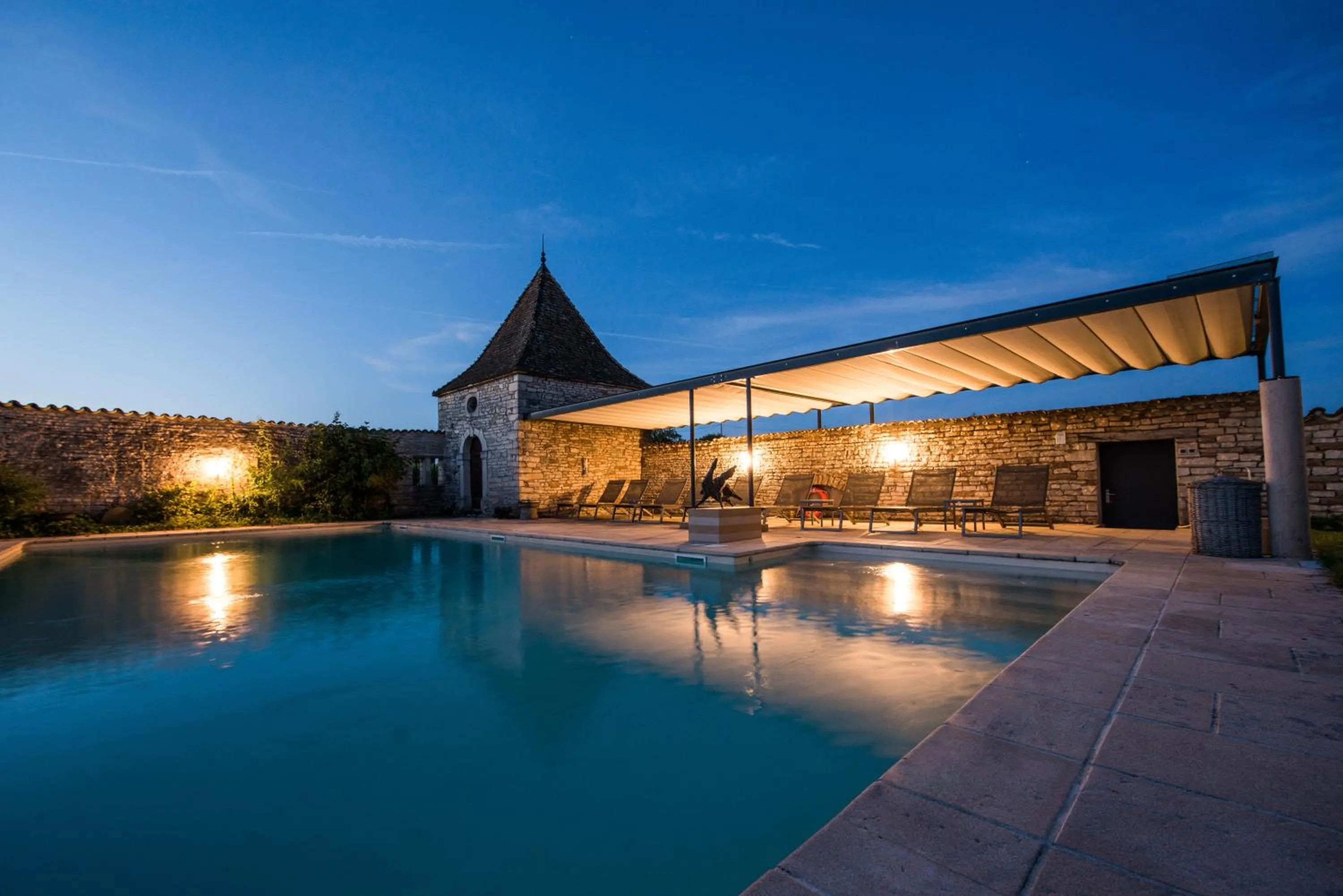 Night in Hôtel-Restaurant le Château de Besseuil, Mâcon Nord - Teritoria