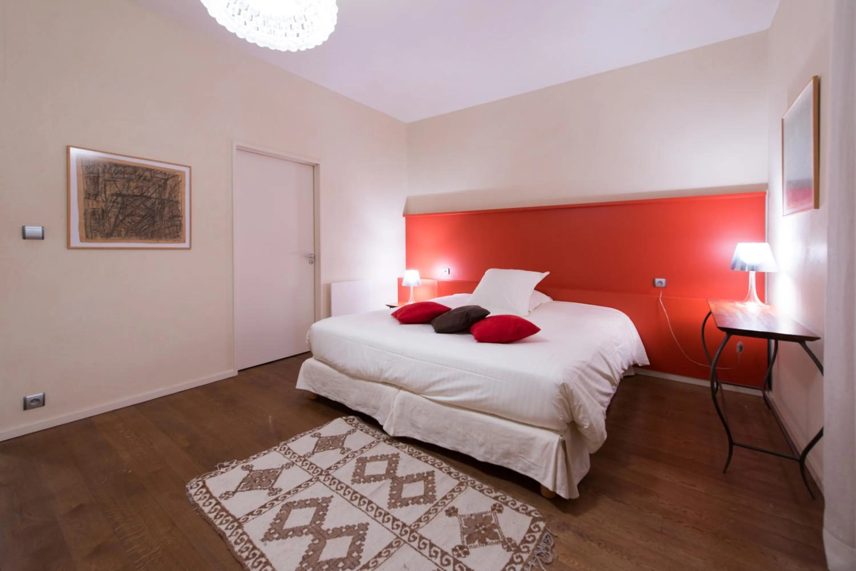 TV and multimedia, Bed in Hôtel-Restaurant le Château de Besseuil, Mâcon Nord - Teritoria