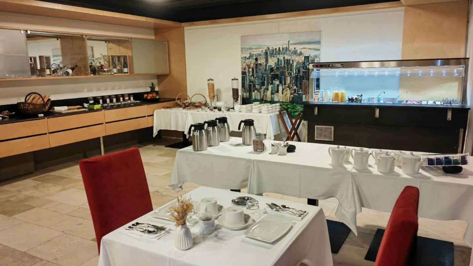 Property building in Hôtel-Restaurant le Château de Besseuil, Mâcon Nord - Teritoria