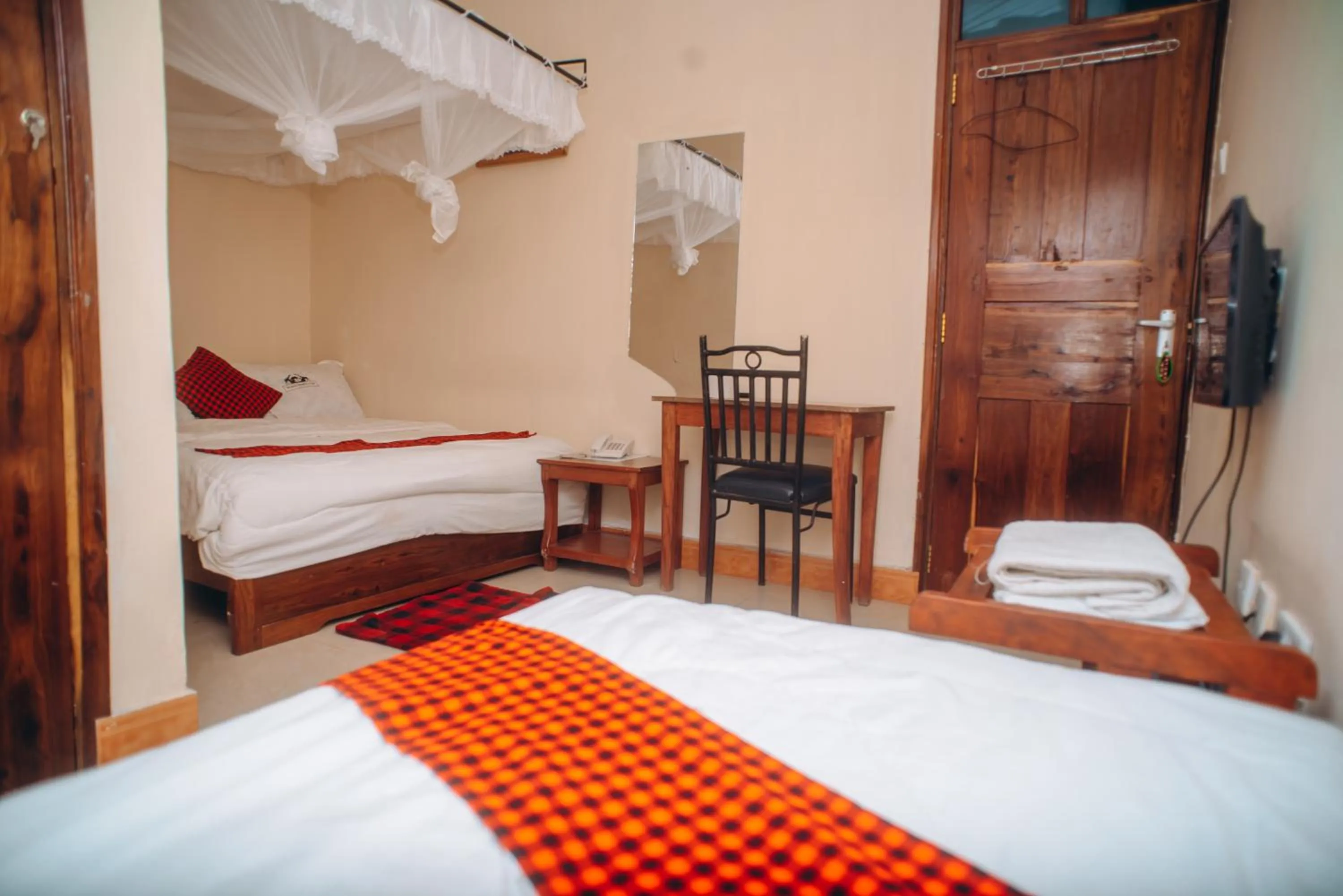 Bedroom, Bed in Arusha Giraffe Lodge