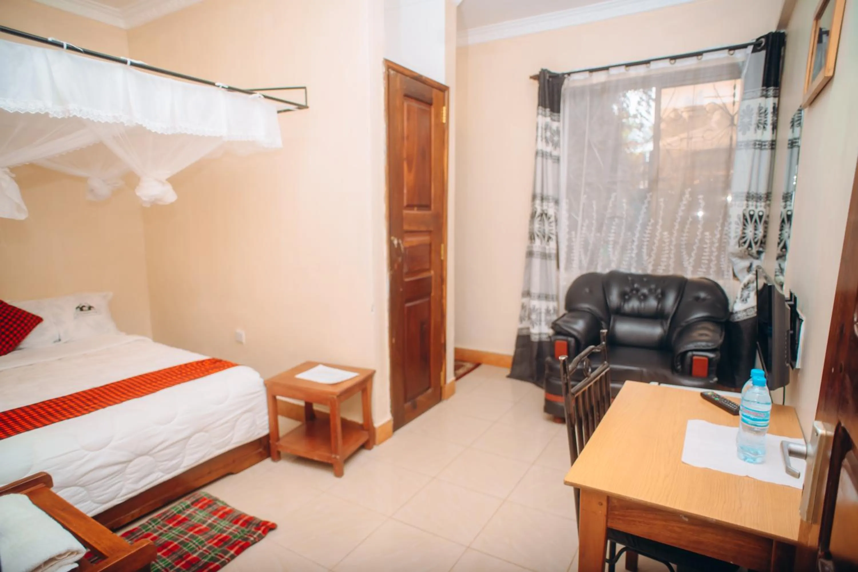 Bedroom, Bed in Arusha Giraffe Lodge
