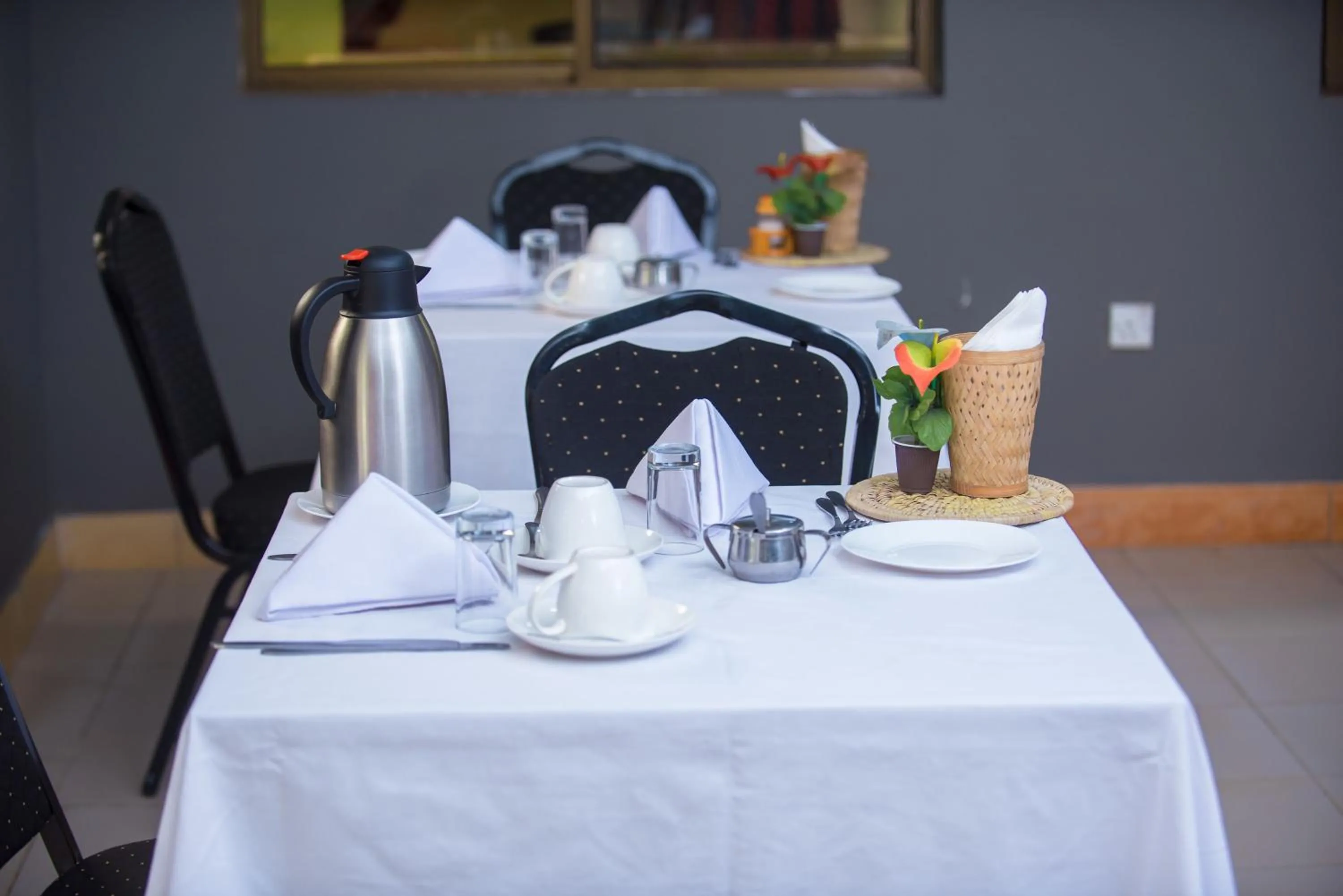 Restaurant/places to eat in Arusha Giraffe Lodge