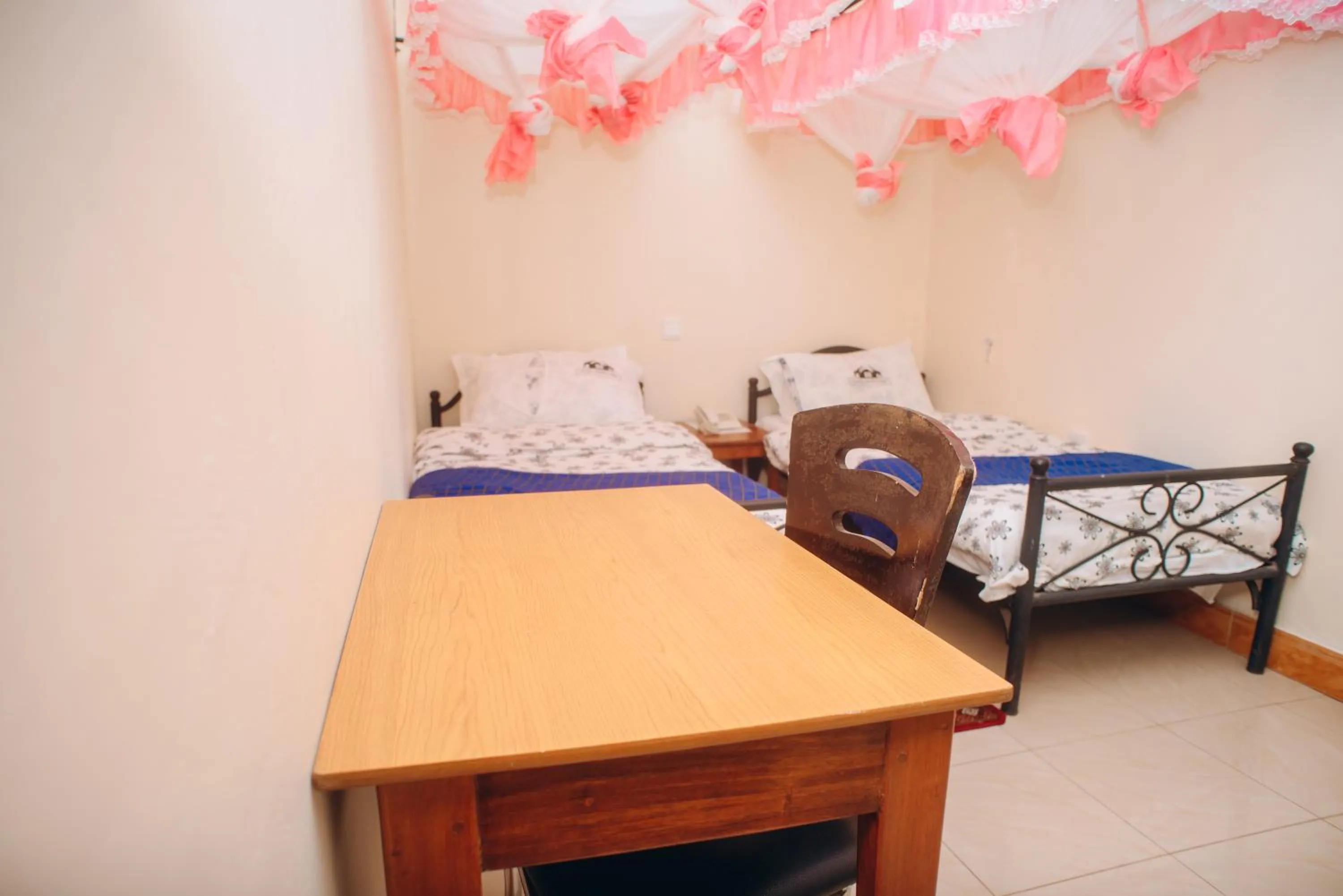 Bedroom, Bed in Arusha Giraffe Lodge